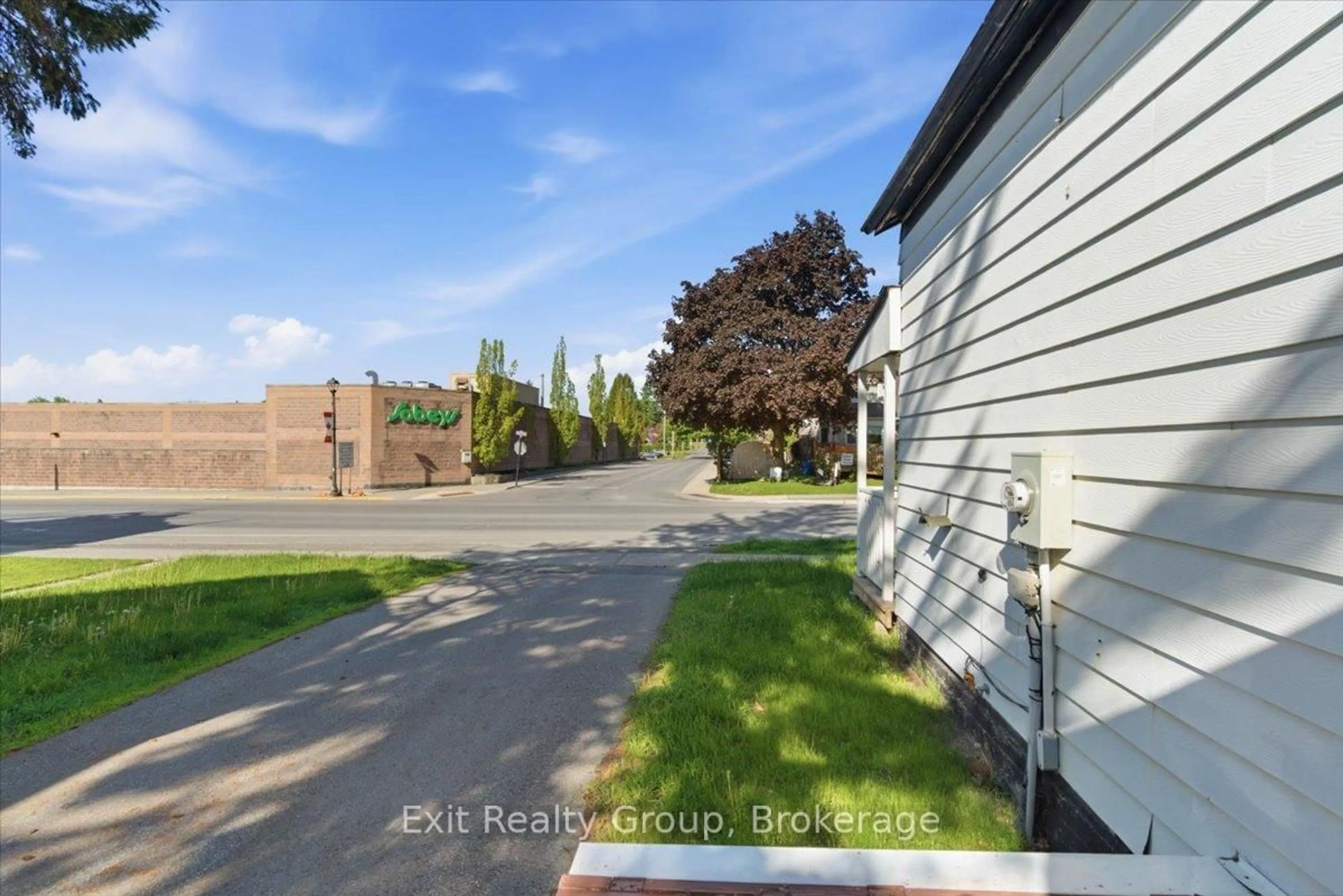 A pic from outside/outdoor area/front of a property/back of a property/a pic from drone, street for 27 Young St, Brighton Ontario K0K 1H0