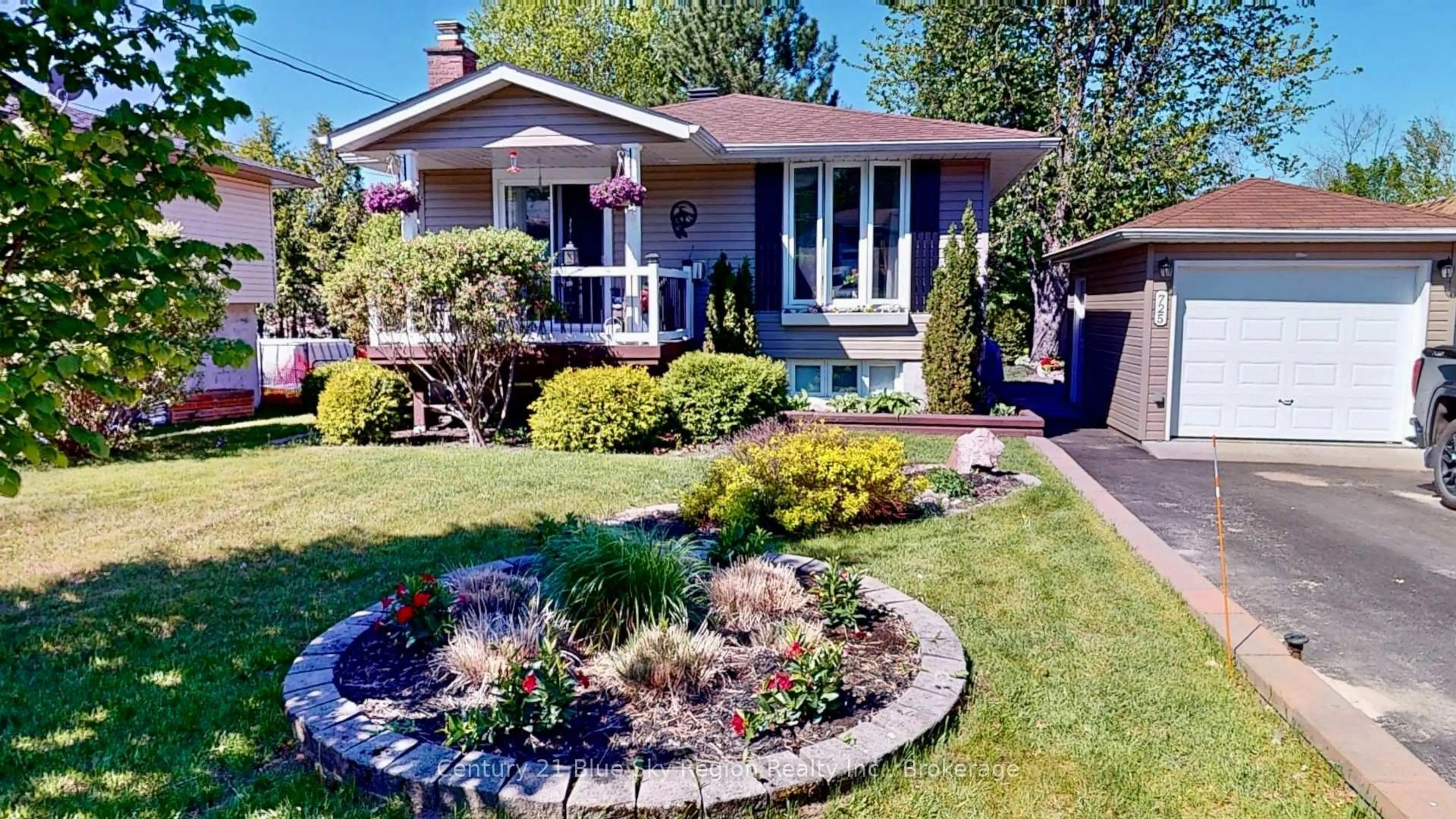 Home with brick exterior material, street for 725 King St, Callander Ontario P0H 1H0