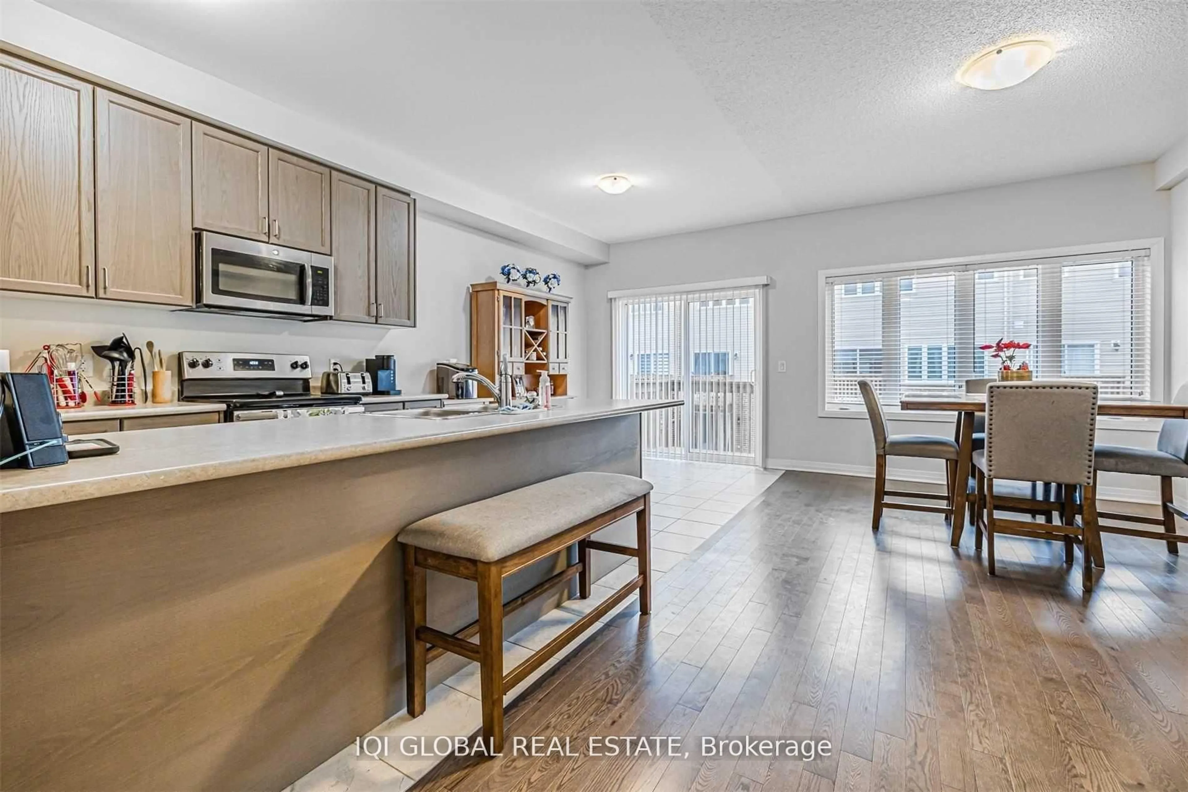Open concept kitchen, unknown for 4084 Fracchioni Dr, Lincoln Ontario L0R 1B4