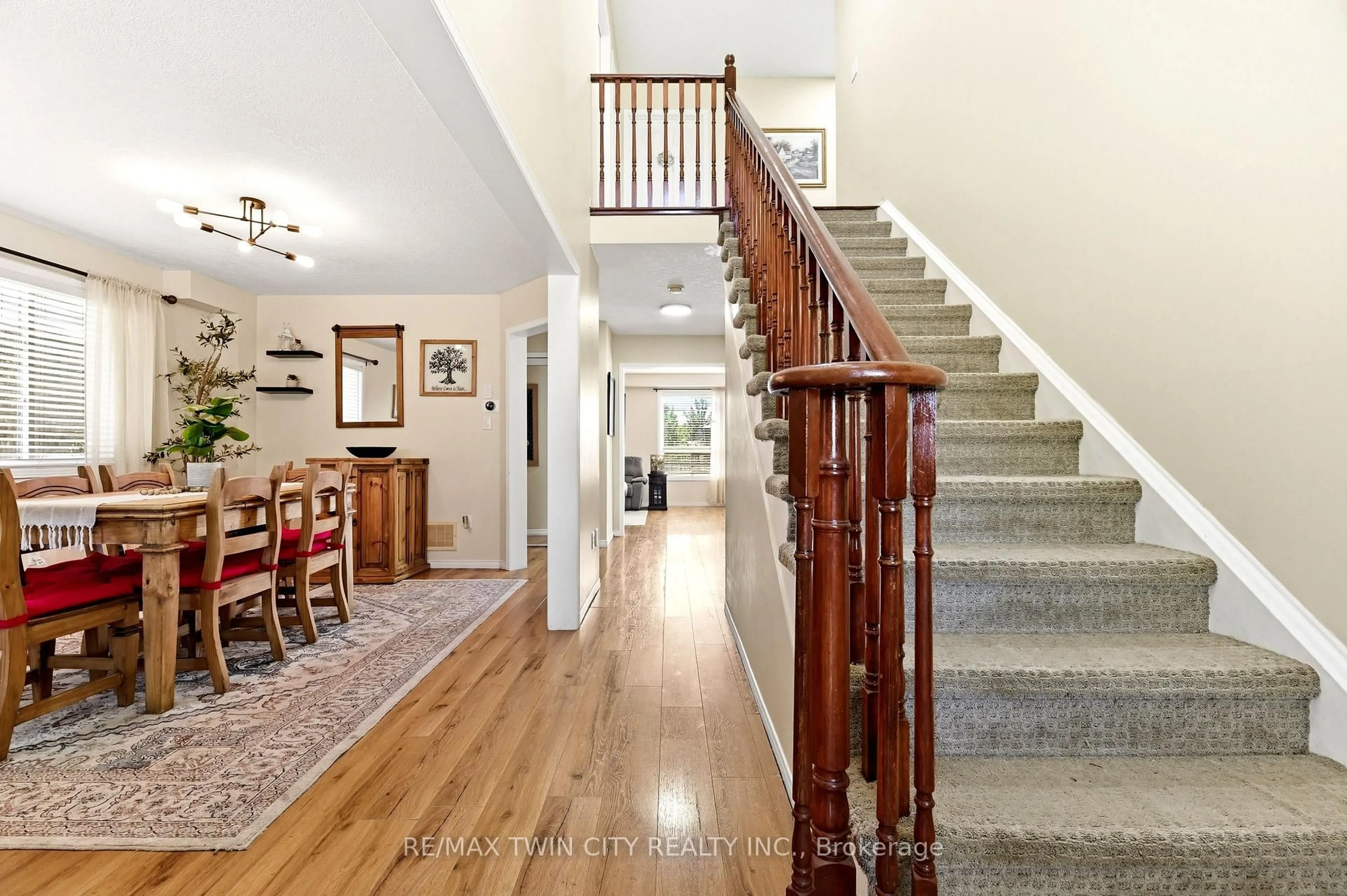 Indoor foyer for 6 Jones Lane, Brantford Ontario N3T 0B1