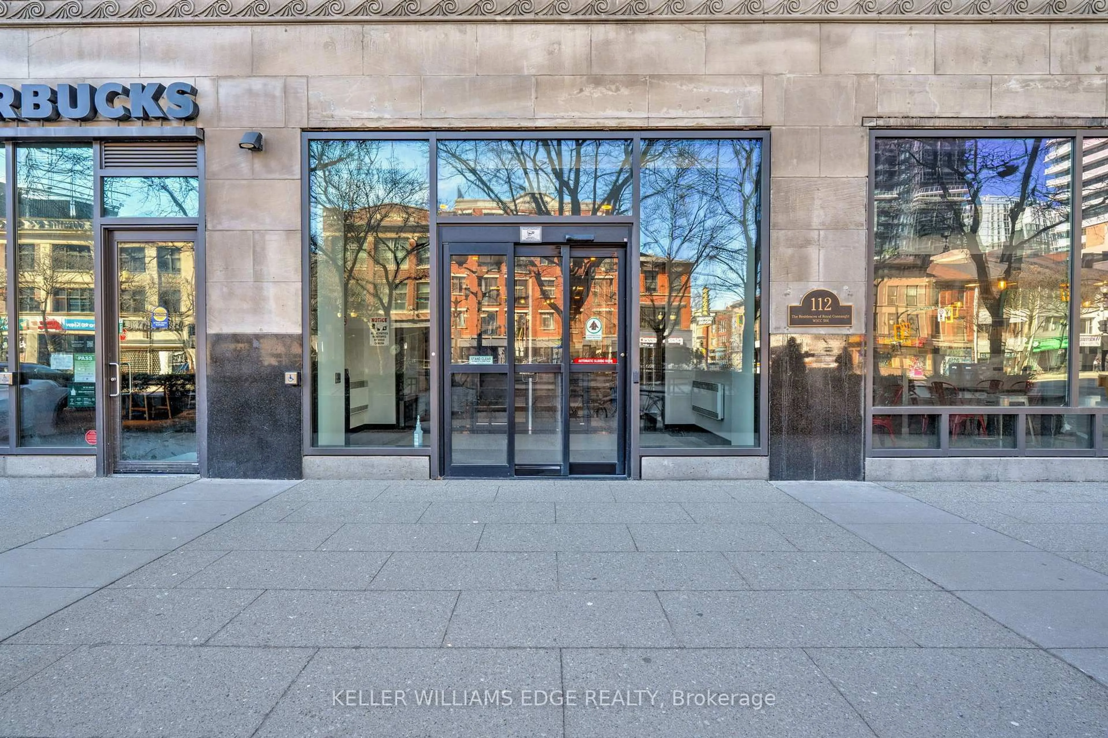 Indoor foyer for 112 King St #408, Hamilton Ontario L8N 1A8