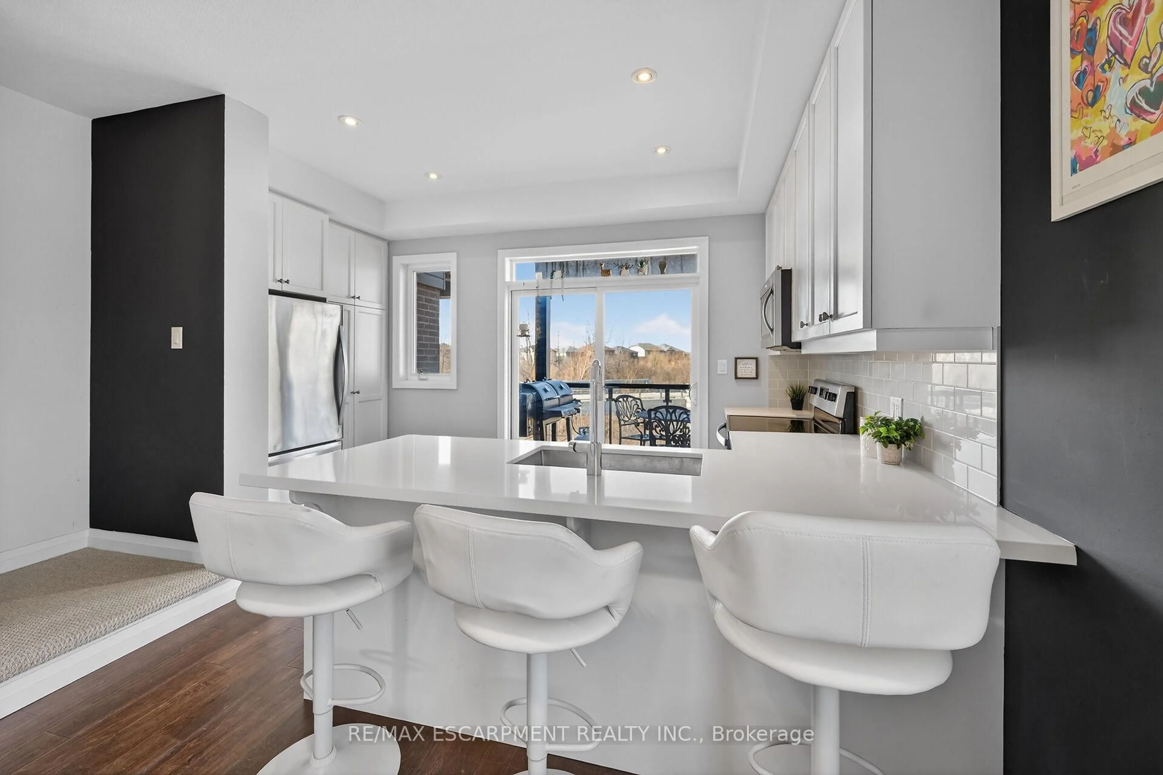 Open concept kitchen, ceramic/tile floor for 35 Midhurst Hts #33, Hamilton Ontario L8J 0K9