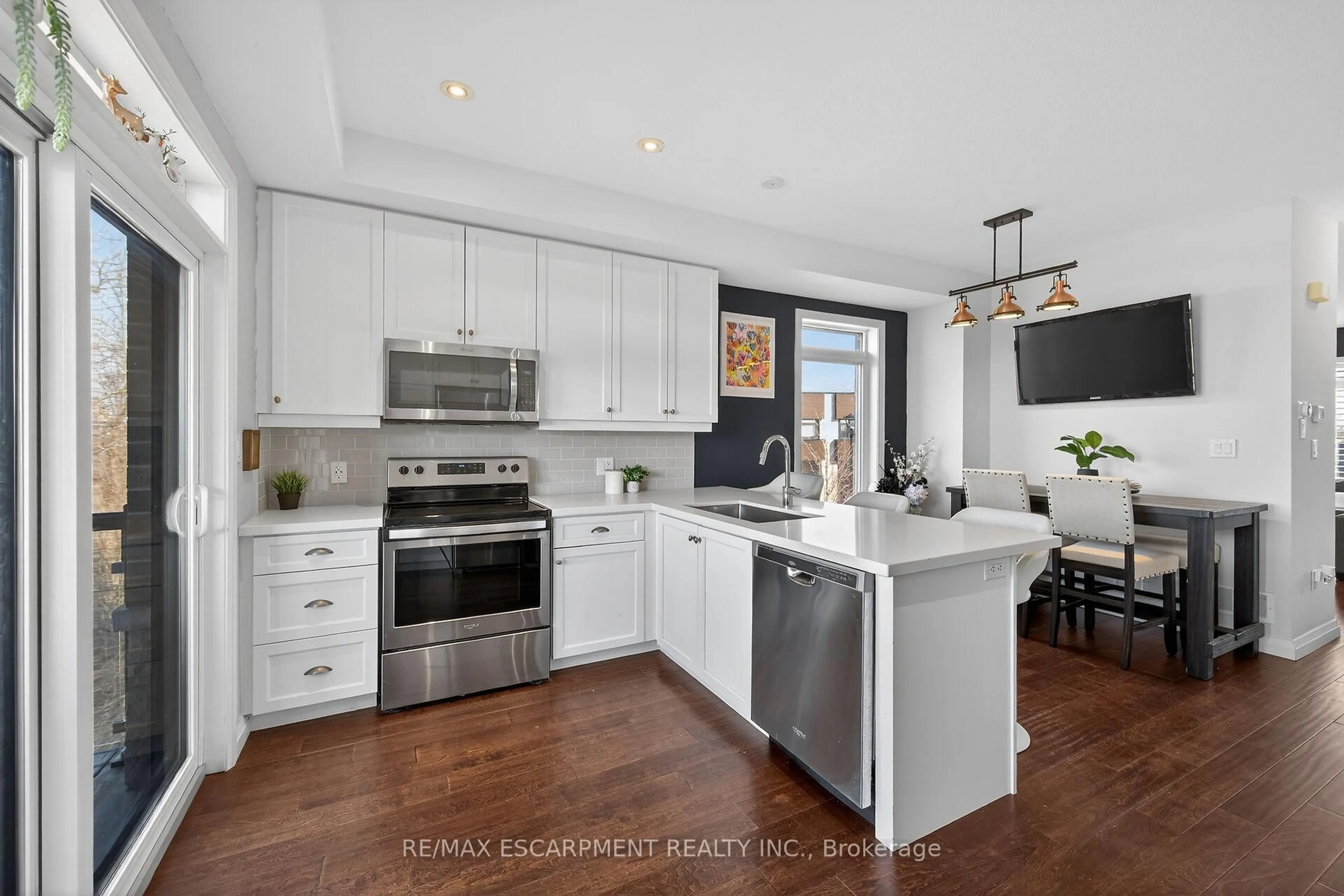 Open concept kitchen, unknown for 35 Midhurst Hts #33, Hamilton Ontario L8J 0K9