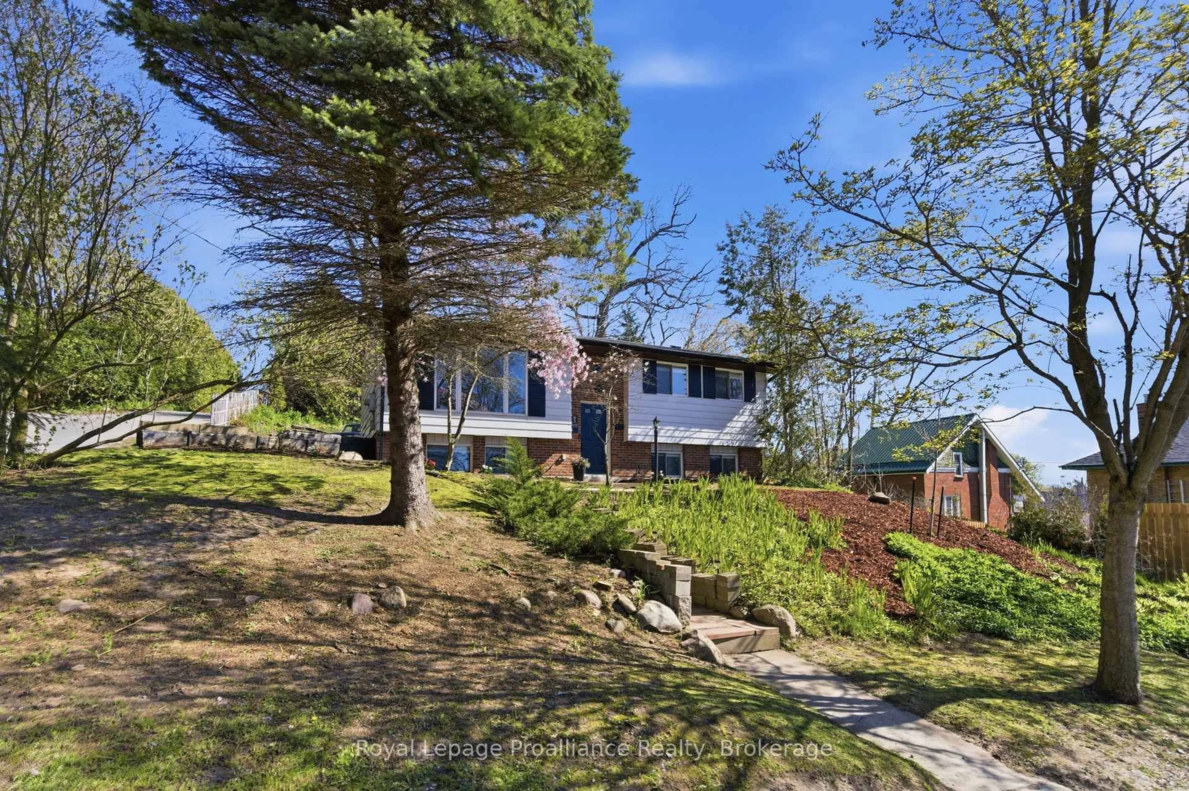 A pic from outside/outdoor area/front of a property/back of a property/a pic from drone, water/lake/river/ocean view for 1 Percy St, Port Hope Ontario L1A 1B8