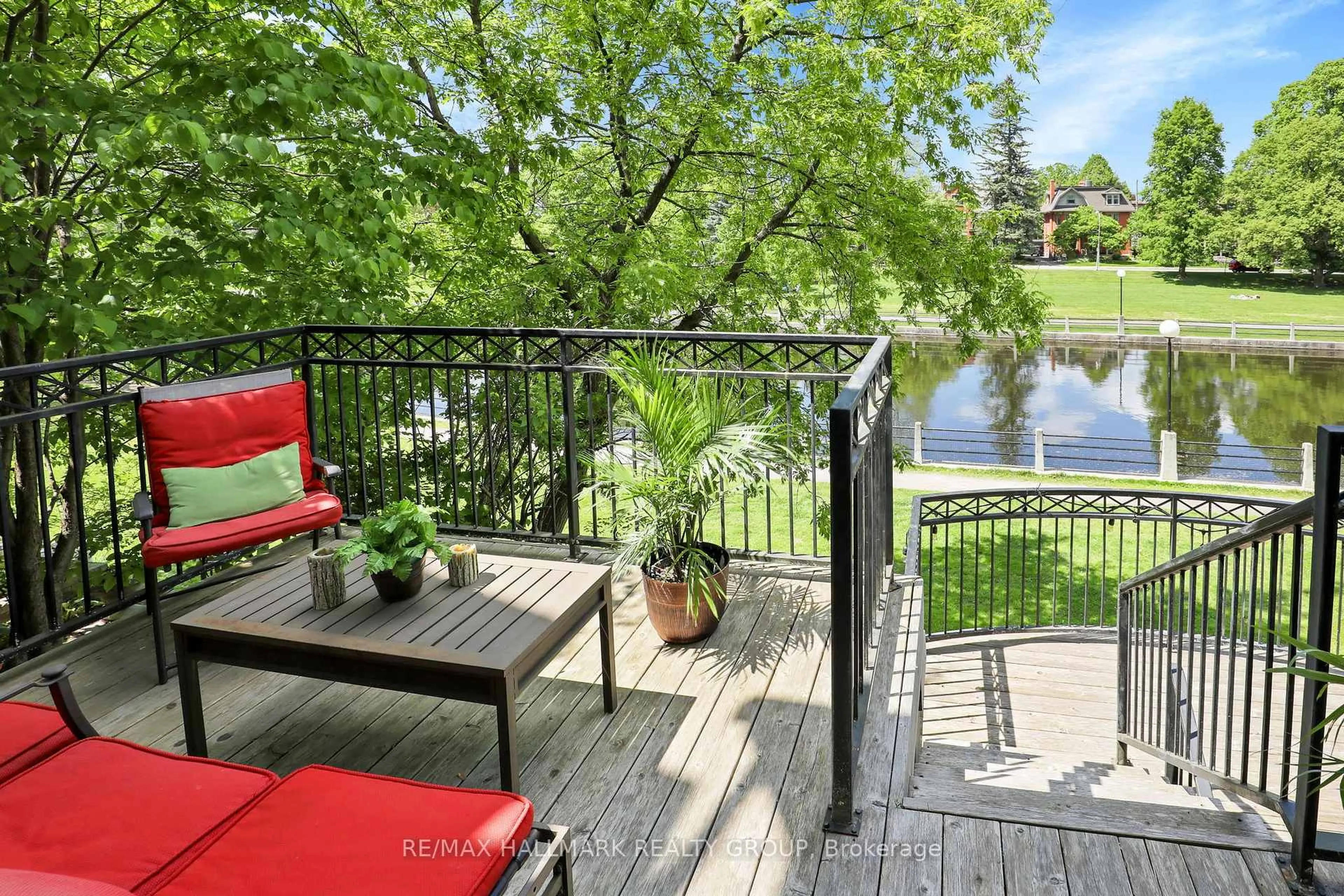 Patio, water/lake/river/ocean view for 49B First Ave, Ottawa Ontario K1S 2G1