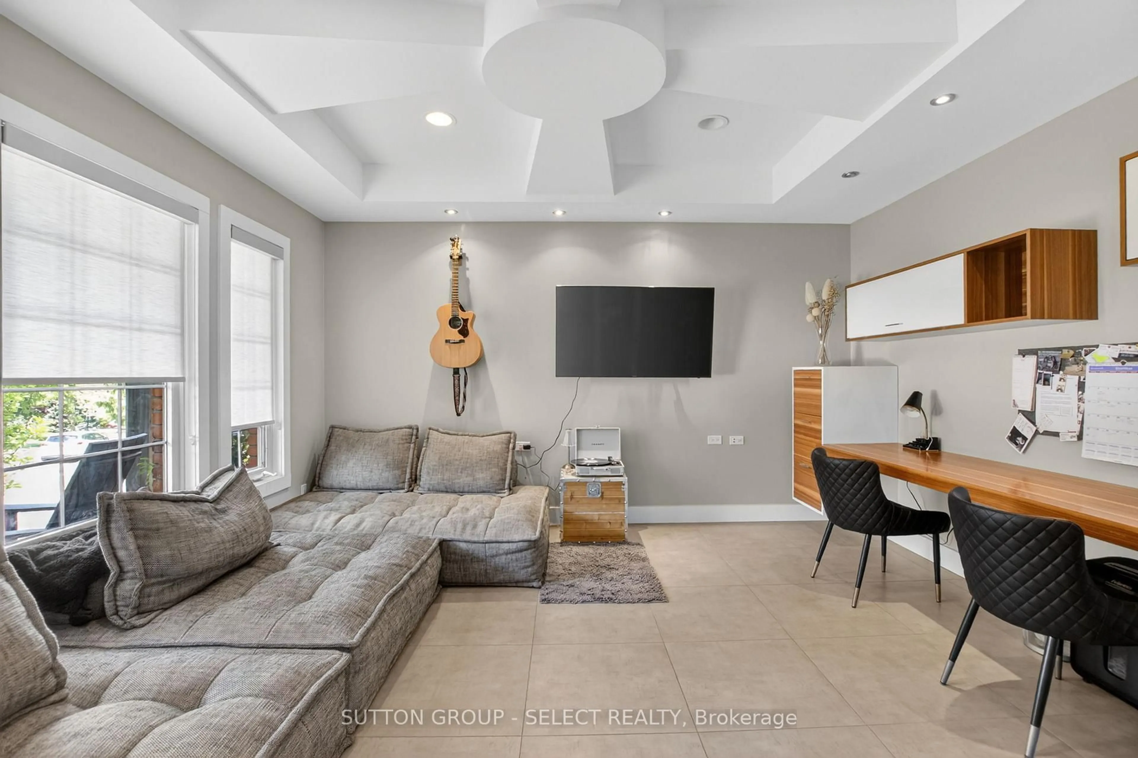 Living room with furniture, unknown for 972 Guildwood Blvd, London North Ontario N6H 4G3