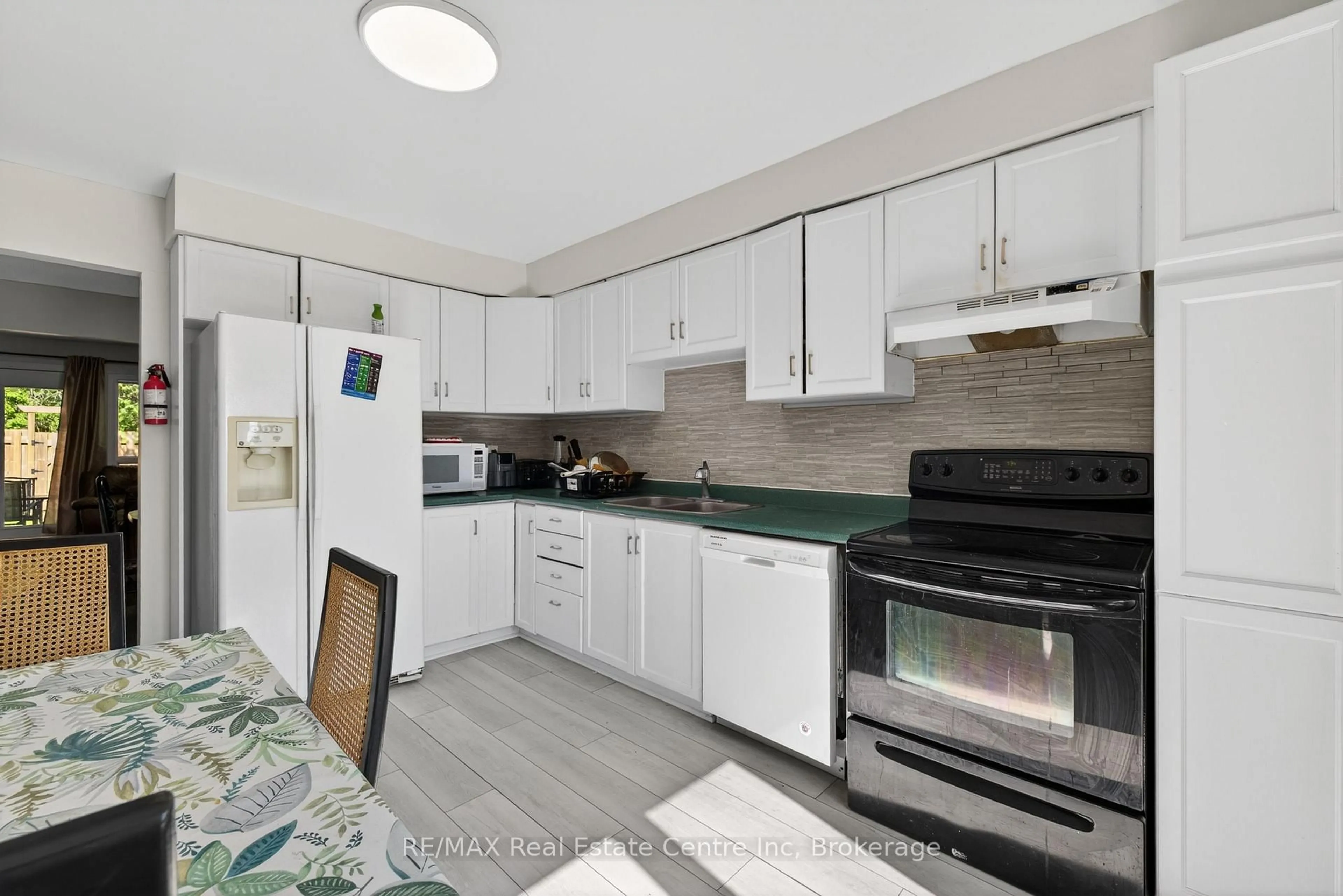 Standard kitchen, unknown for 137 Dovercliffe Rd #13, Guelph Ontario N1G 3A5