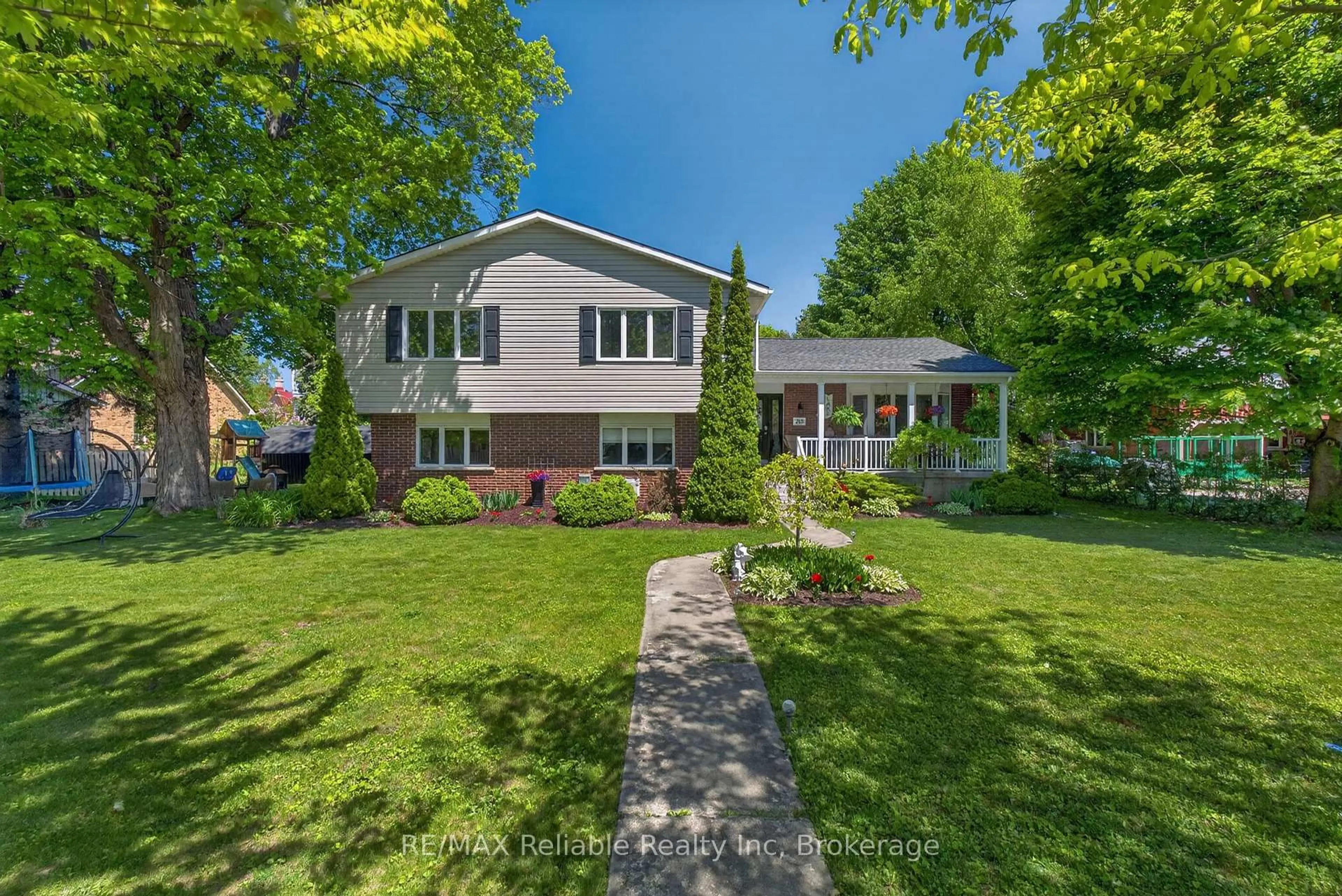 A pic from outside/outdoor area/front of a property/back of a property/a pic from drone, street for 248 Britannia Rd, Goderich Ontario N7A 2B9