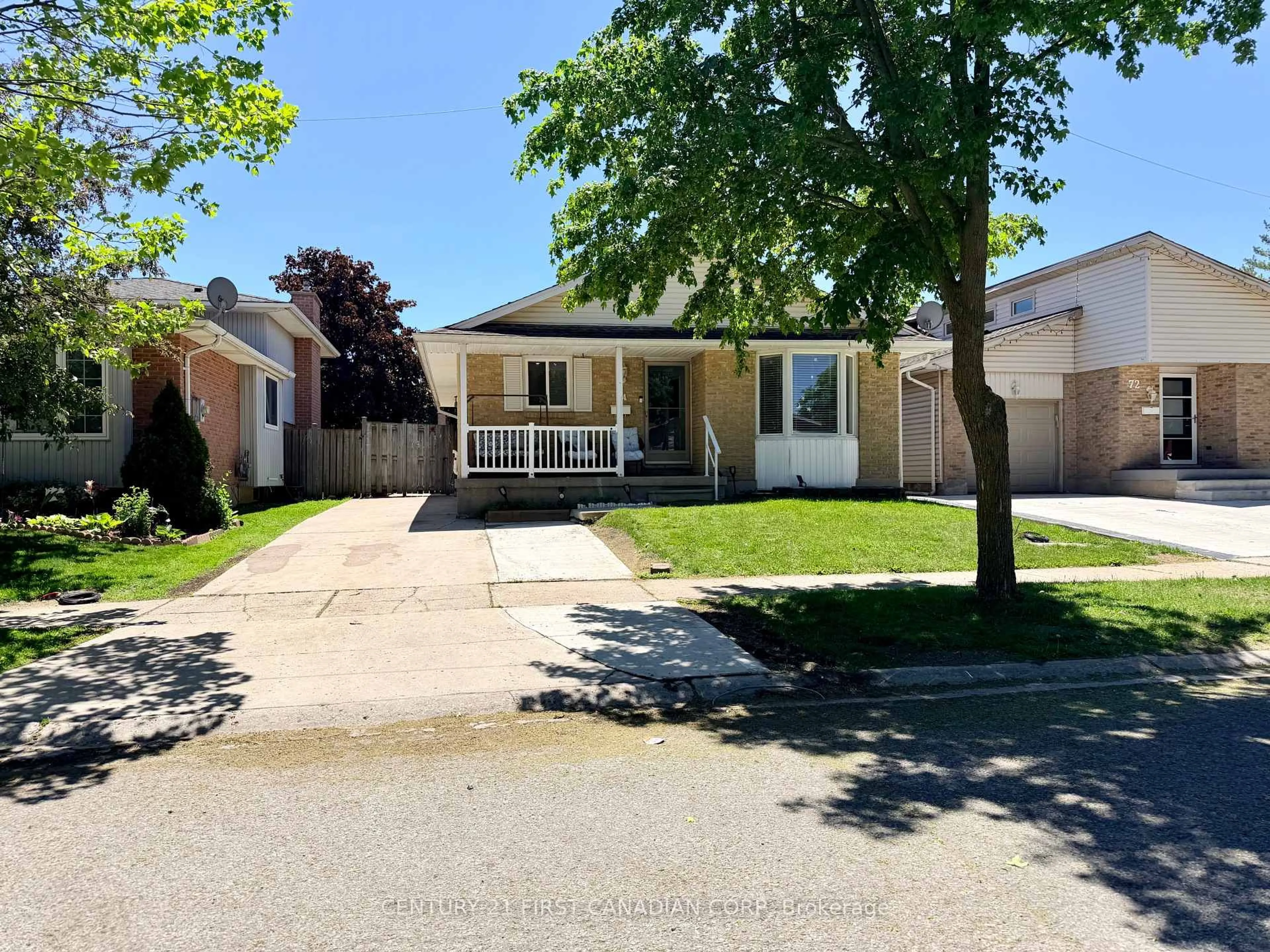 Home with vinyl exterior material, street for 74 Tumbleweed Cres, London South Ontario N6E 2N8