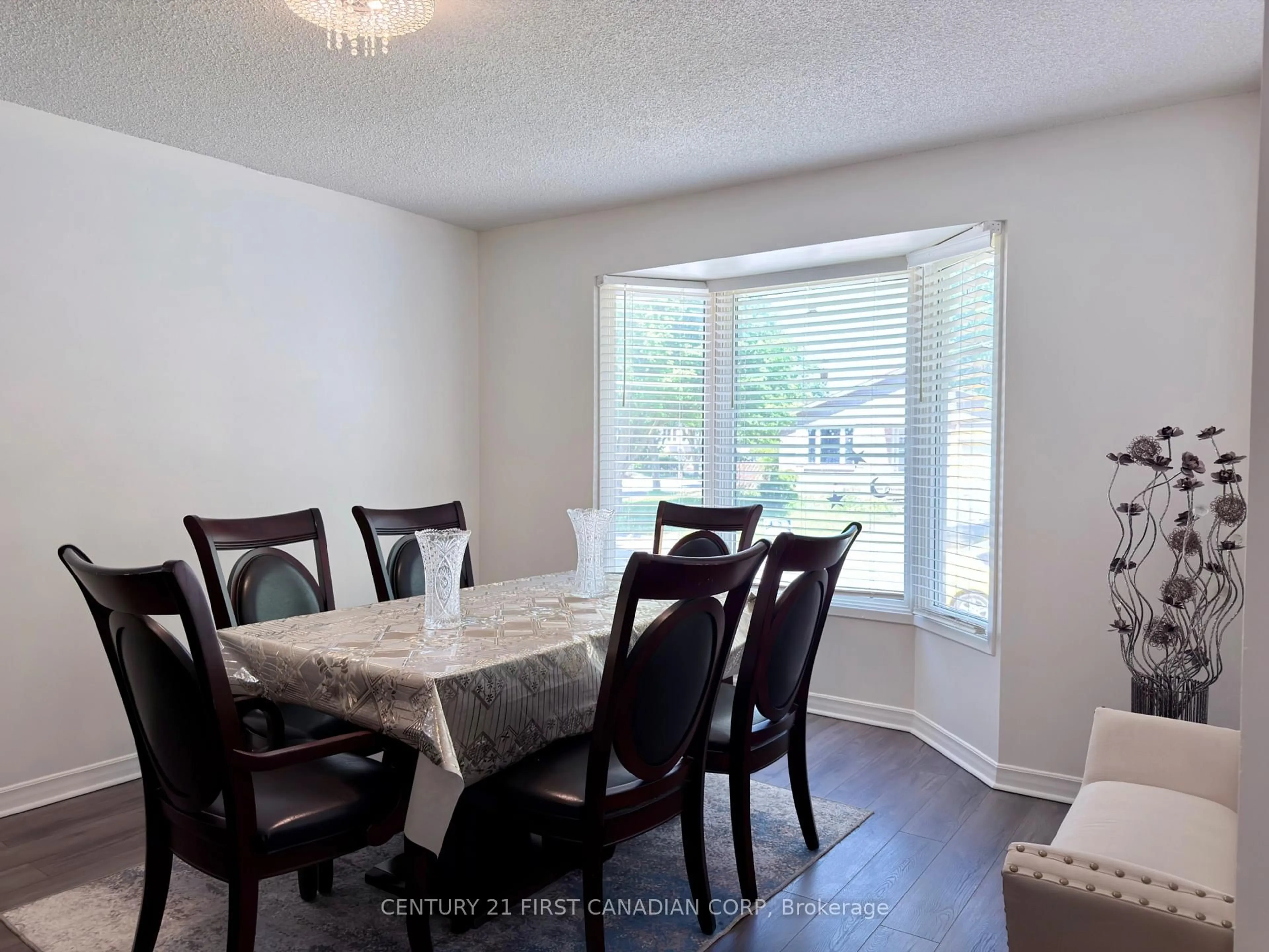 Dining room, wood/laminate floor for 74 Tumbleweed Cres, London South Ontario N6E 2N8