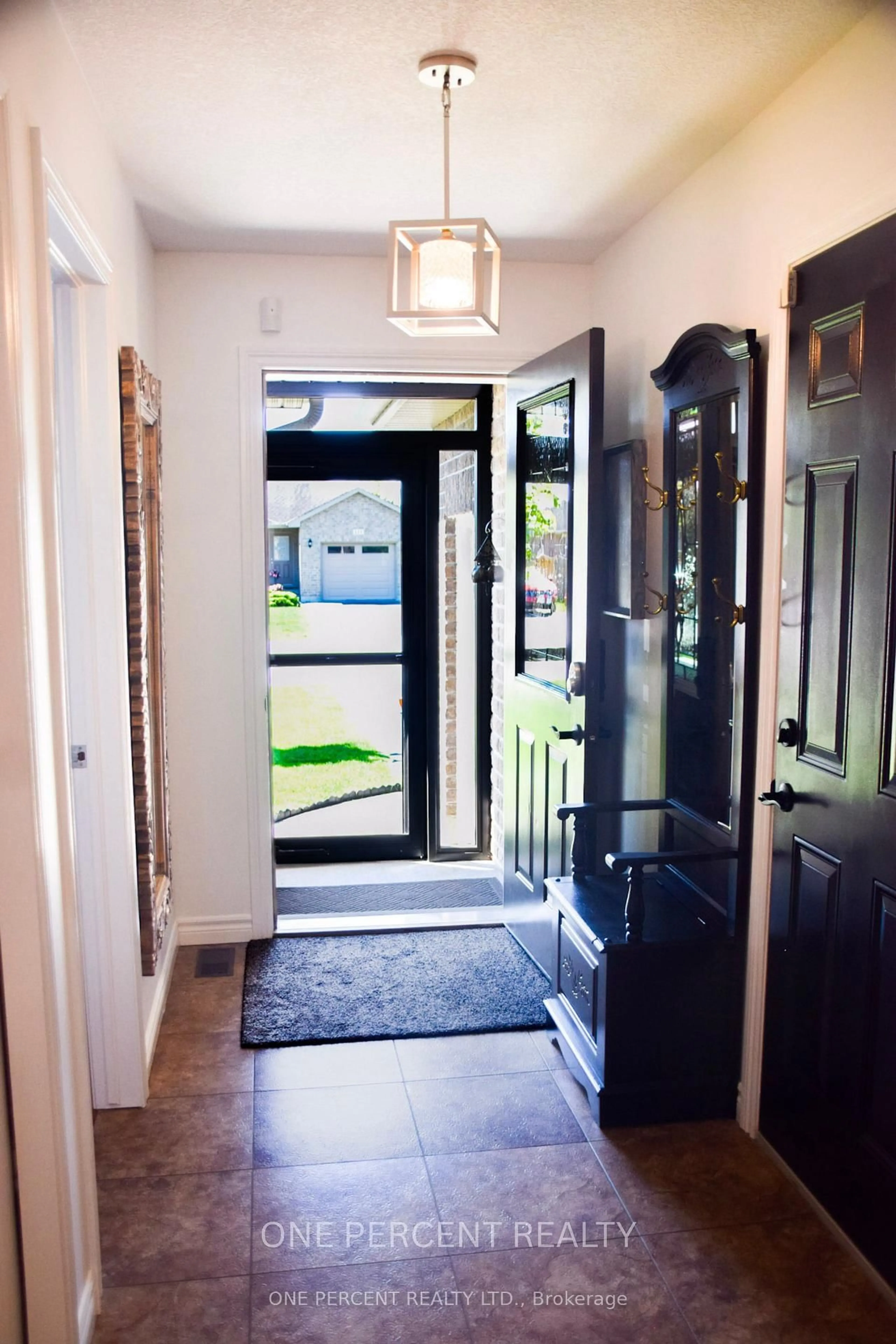 Indoor entryway for 110 MILTON SEILER Cres, Minto Ontario N0G 2P0