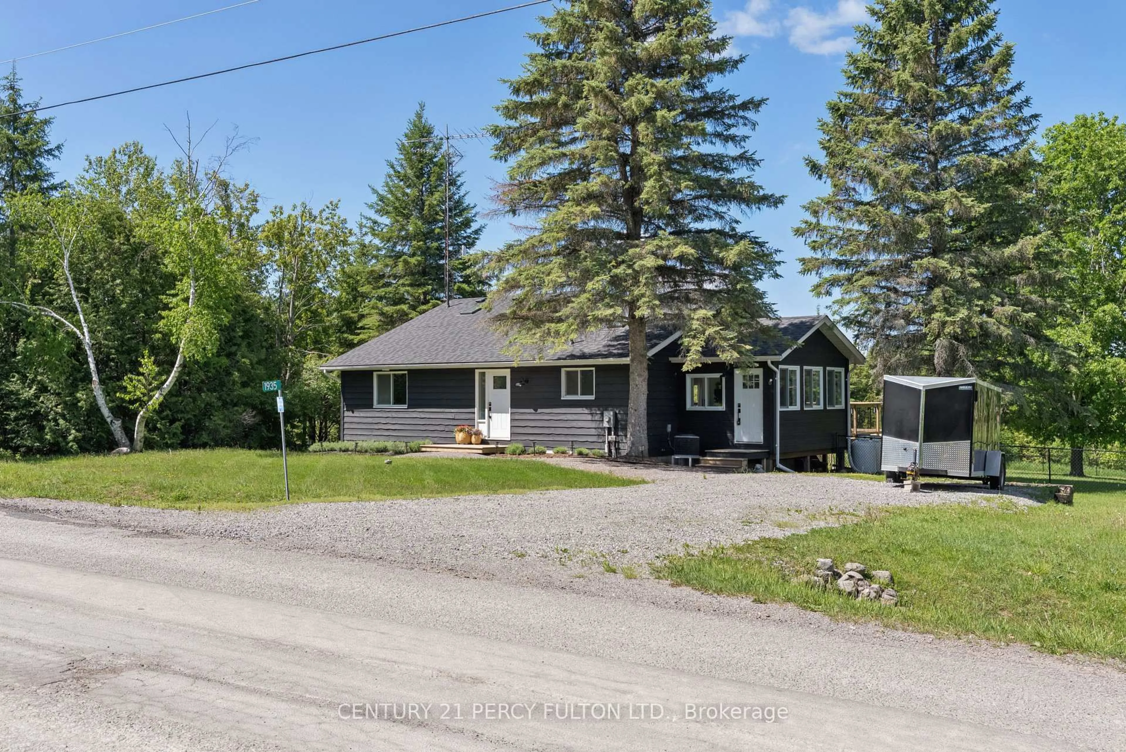 A pic from outside/outdoor area/front of a property/back of a property/a pic from drone, street for 1935 Pratt's Marina Rd, Selwyn Ontario K0L 2H0