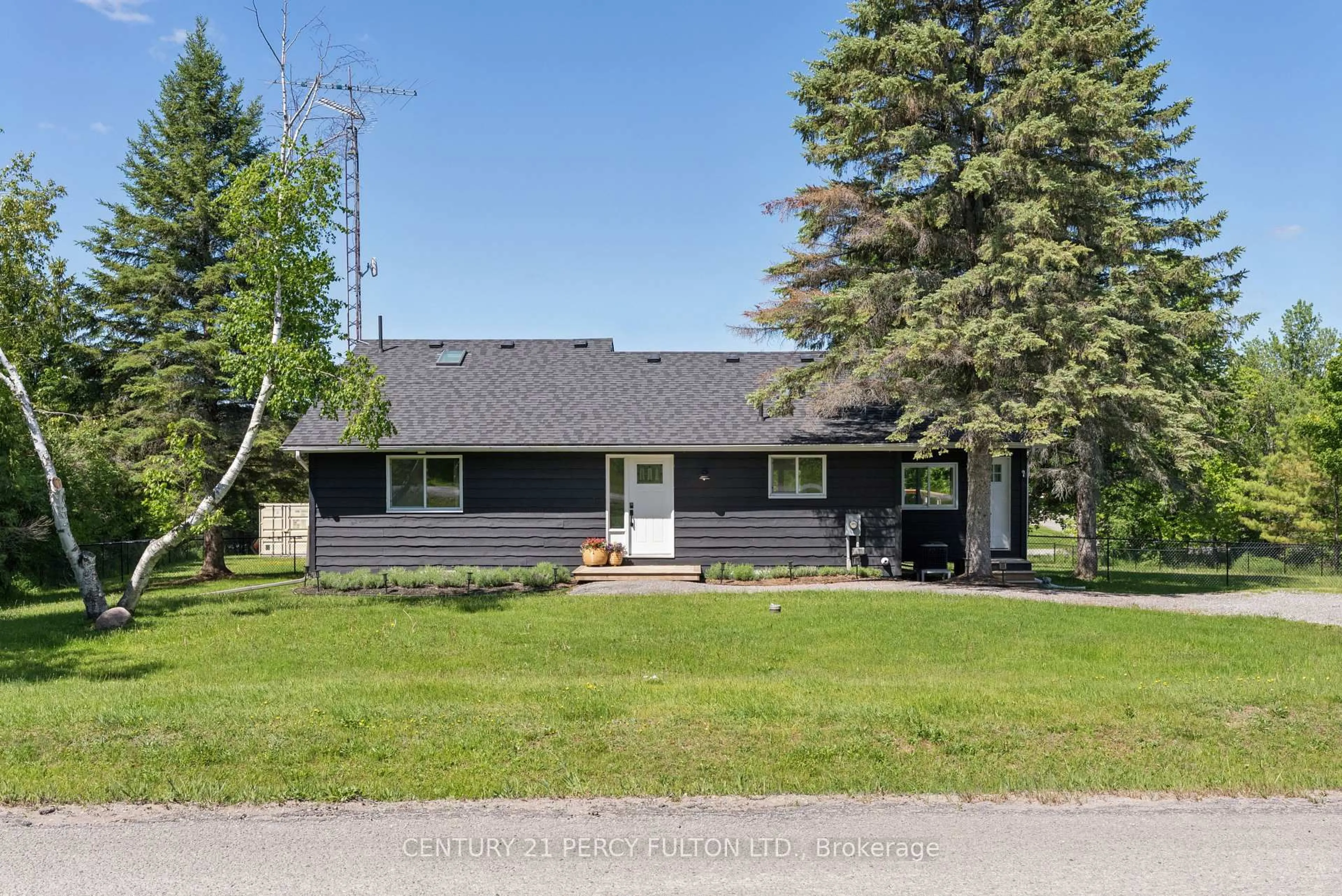 Home with vinyl exterior material, street for 1935 Pratt's Marina Rd, Selwyn Ontario K0L 2H0