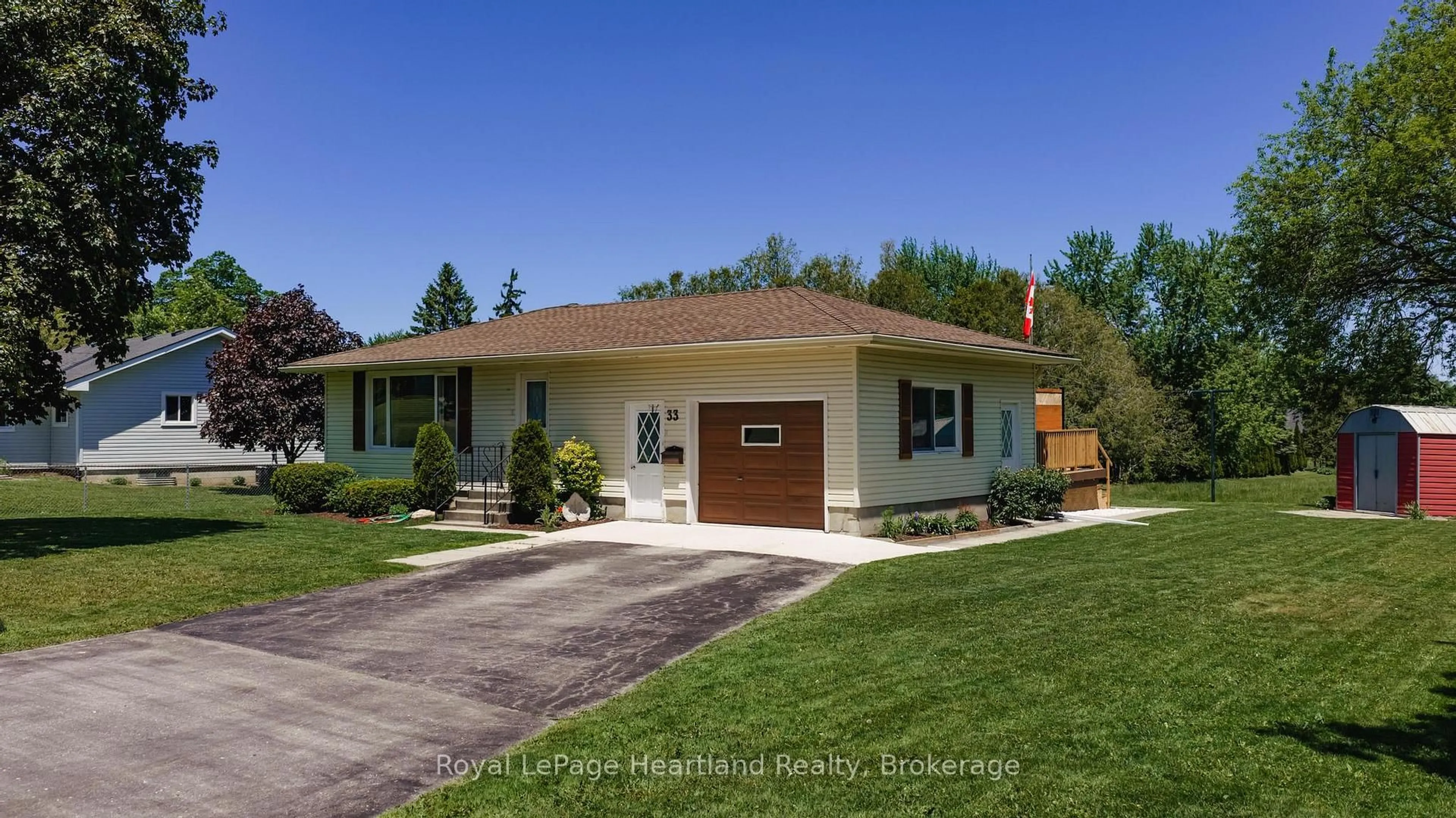 Home with vinyl exterior material, street for 33 NORTH St, Huron East Ontario N0K 1G0