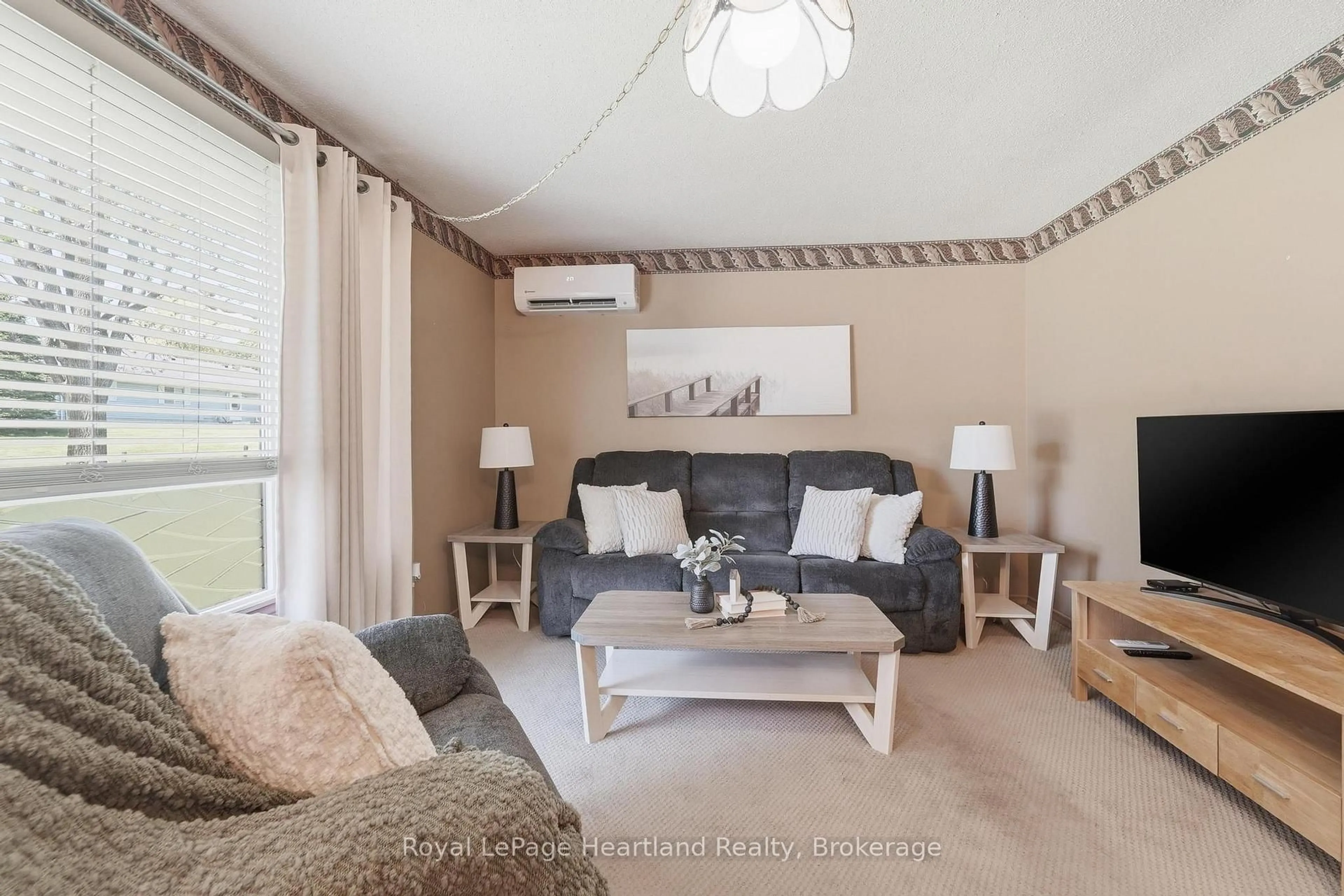 Living room with furniture, unknown for 33 NORTH St, Huron East Ontario N0K 1G0