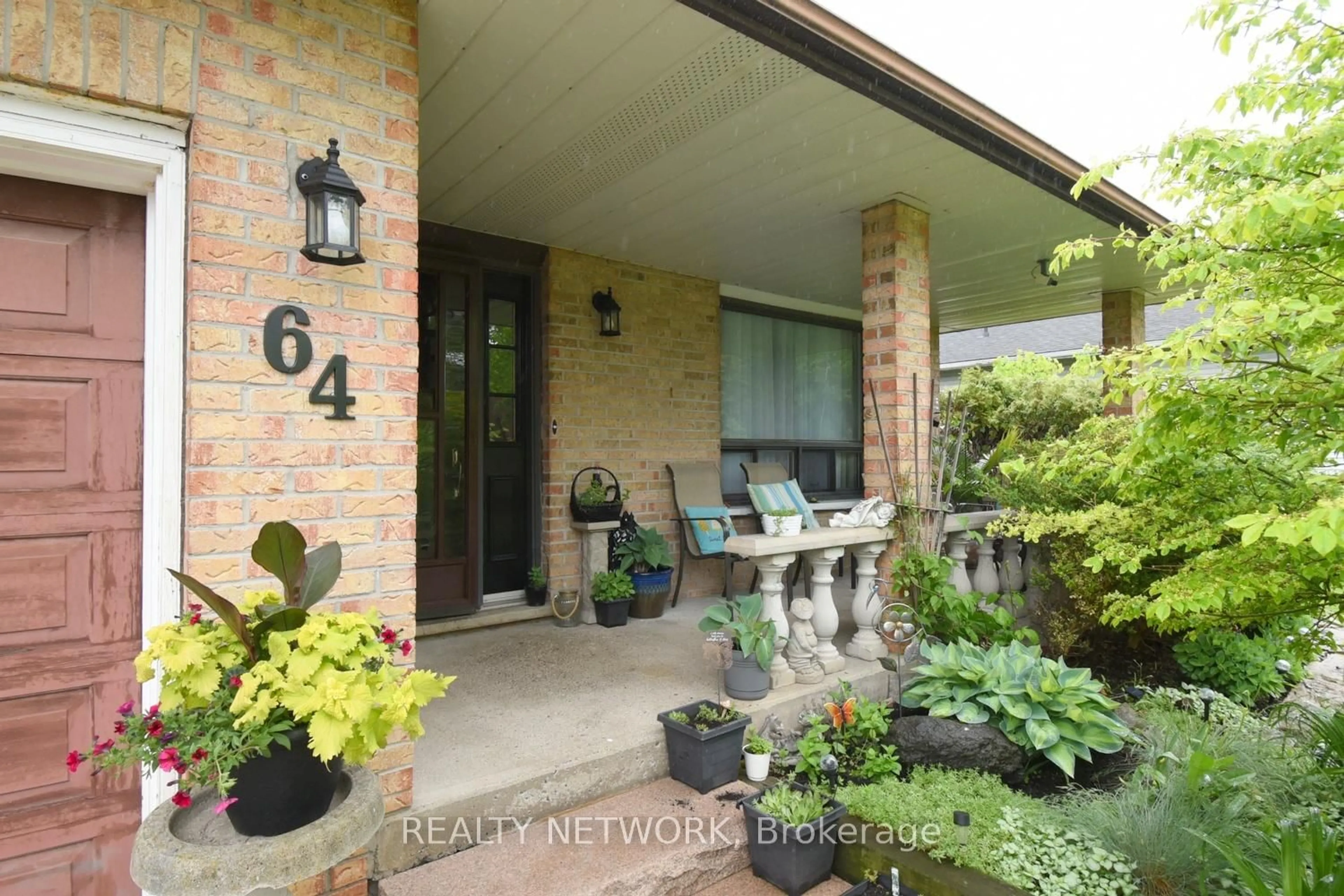 Indoor entryway for 64 Winnett St, Haldimand Ontario N0A 1E0
