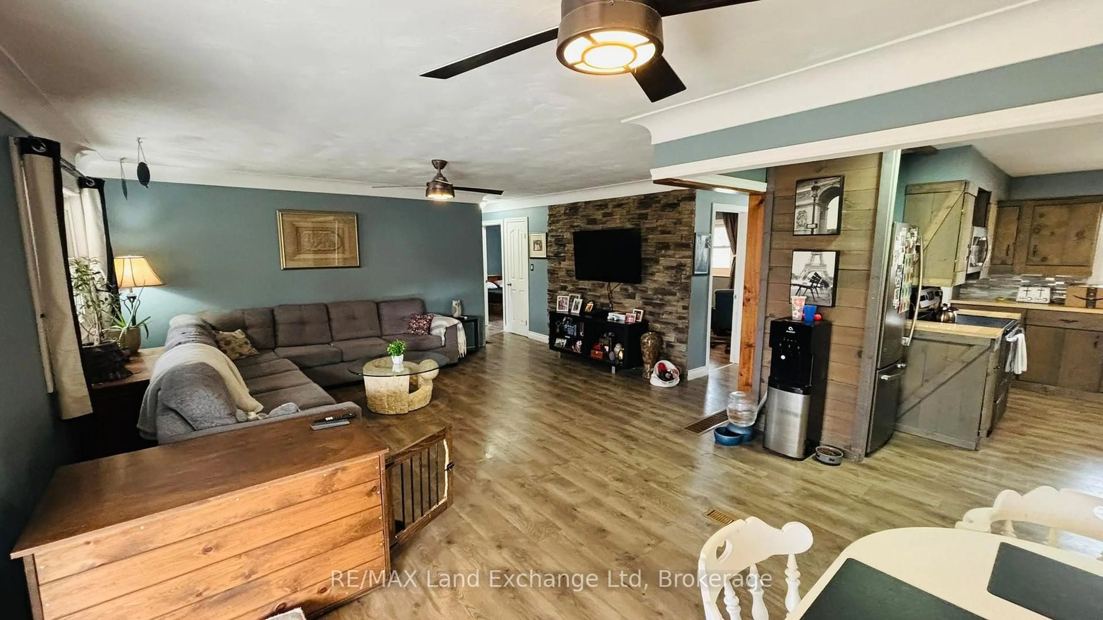 Living room with furniture, unknown for 1041 Main St, Howick Ontario N0G 2X0