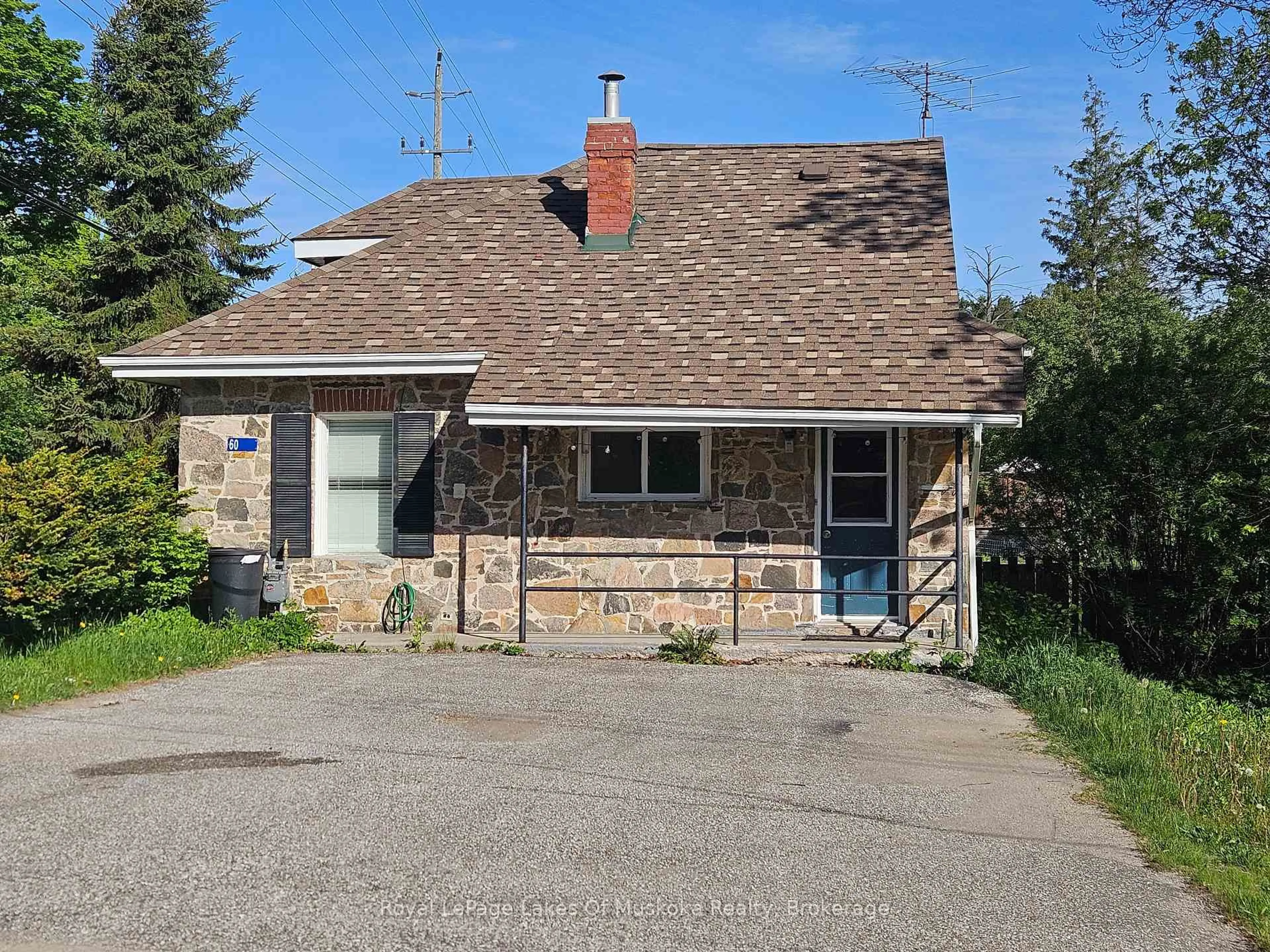 A pic from outside/outdoor area/front of a property/back of a property/a pic from drone, street for 60 West Rd, Huntsville Ontario P1H 1L8