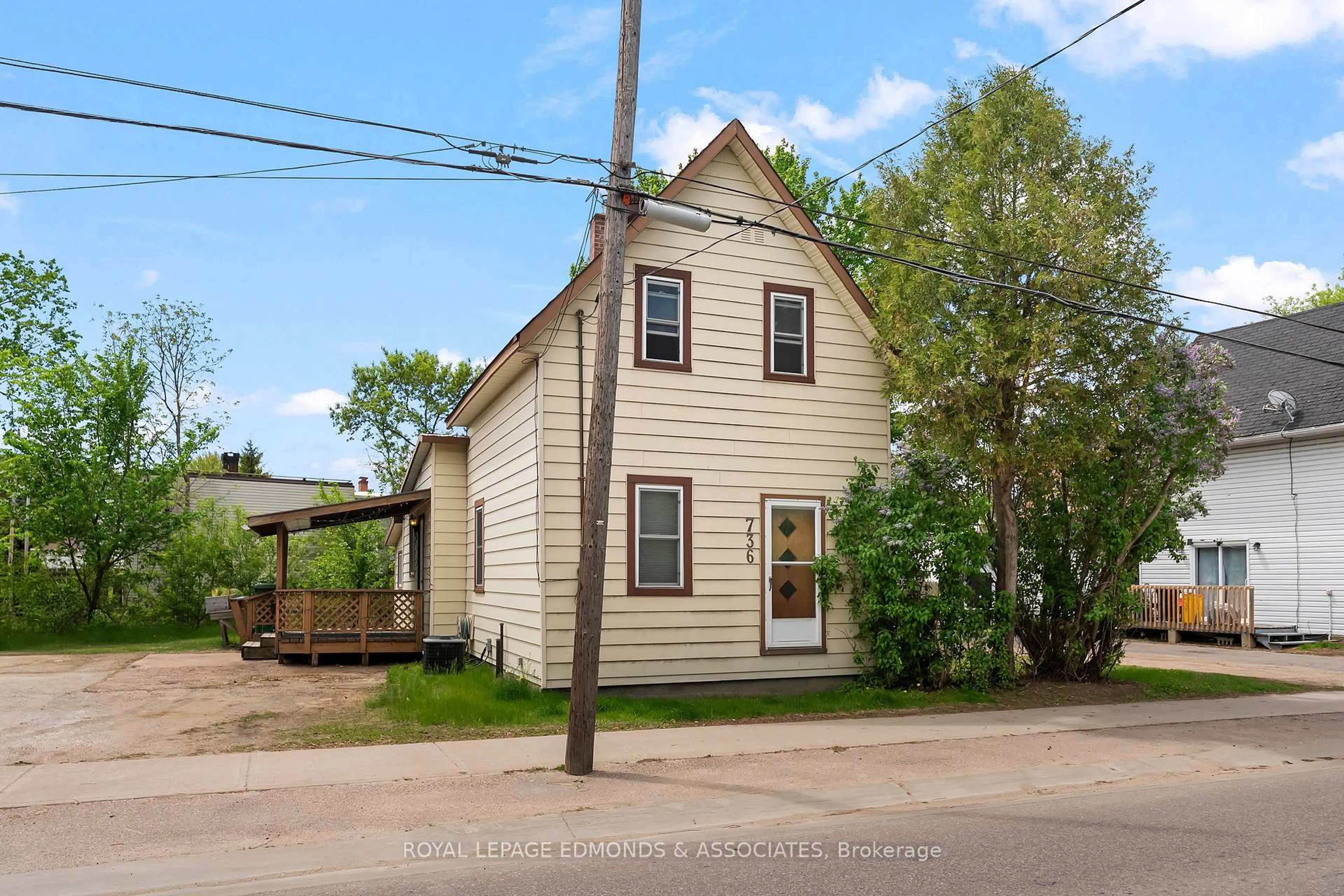 Unknown for 736 Pembroke St, Pembroke Ontario K8A 5P6