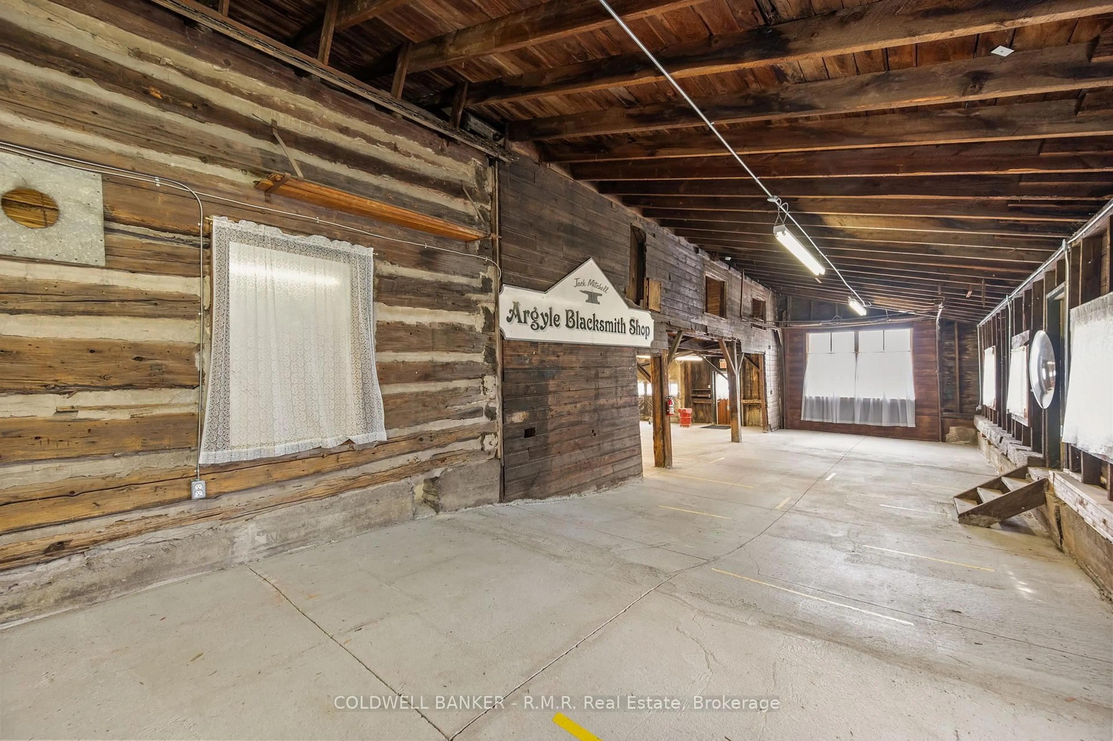 Indoor garage for 269 Glenarm Rd, Kawartha Lakes Ontario K0M 2T0