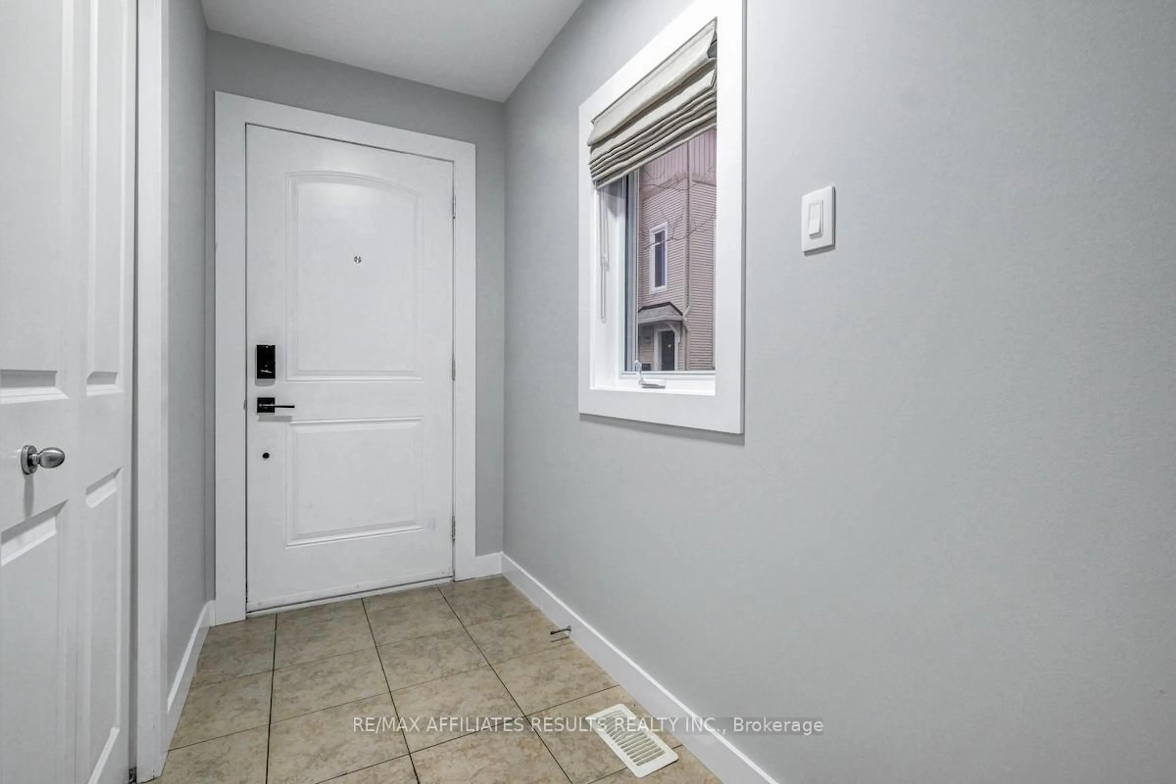 Indoor entryway for 78 Songbird Private, Ottawa Ontario K2H 0A2