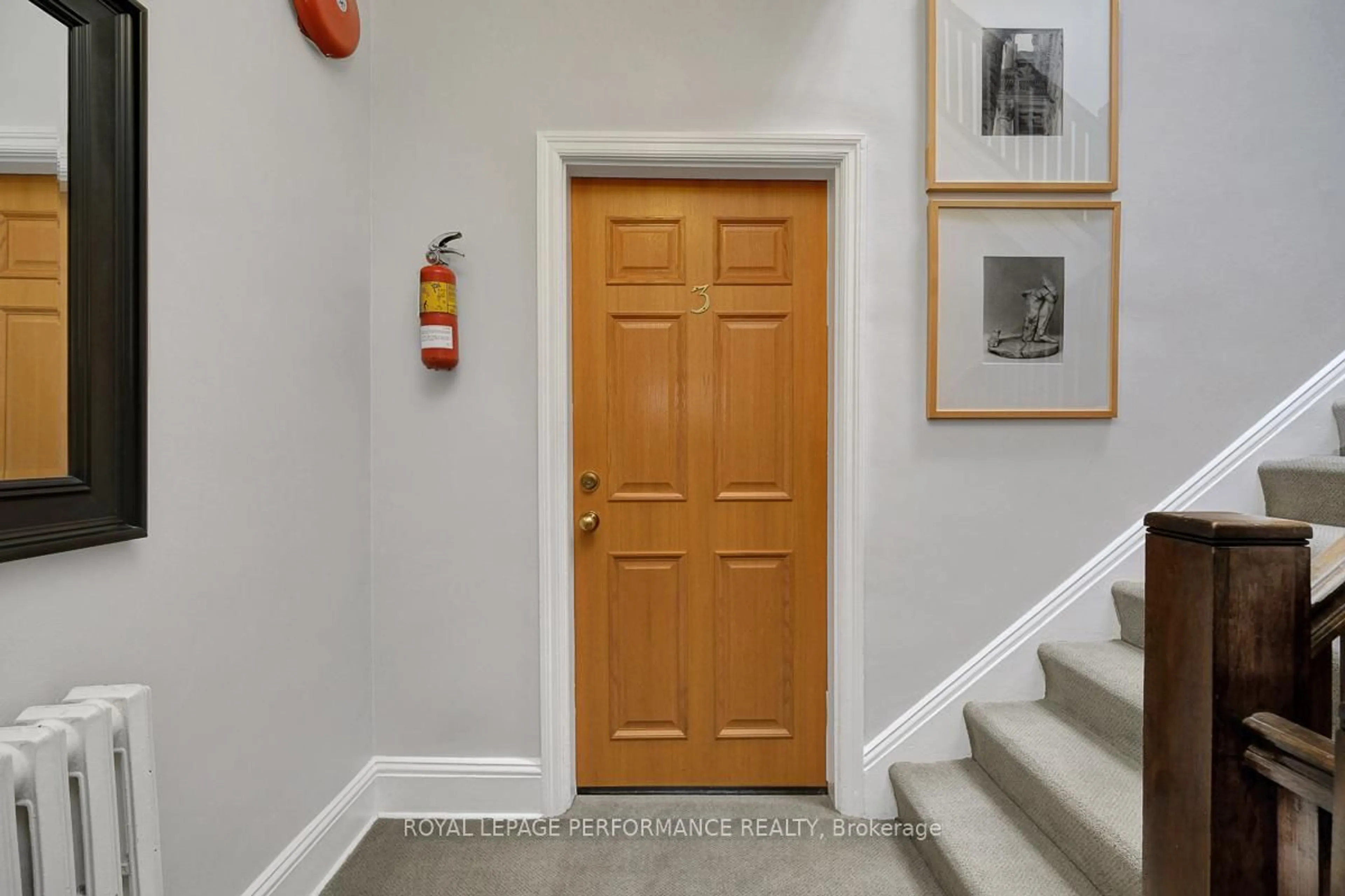 Indoor entryway for 315 Daly Ave #3, Ottawa Ontario K1N 6G6