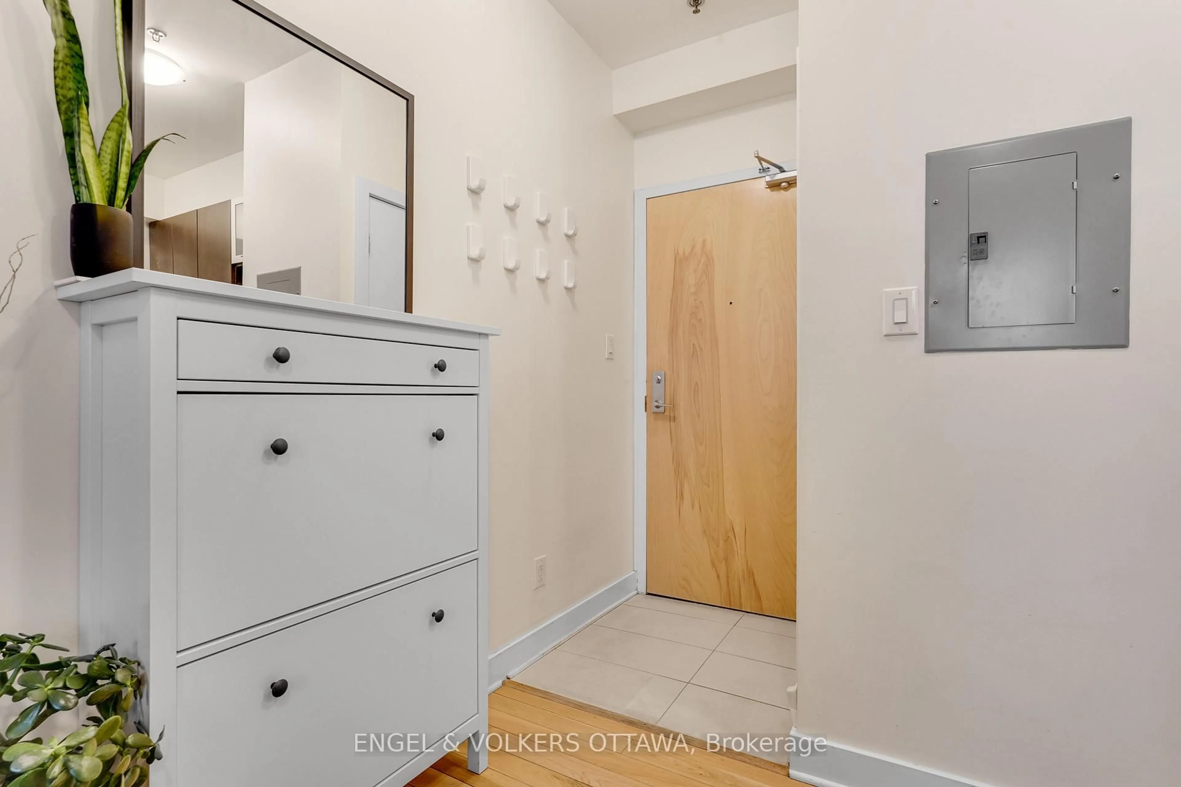 Unknown for 360 Cumberland St #104, Ottawa Ontario K1N 0B1