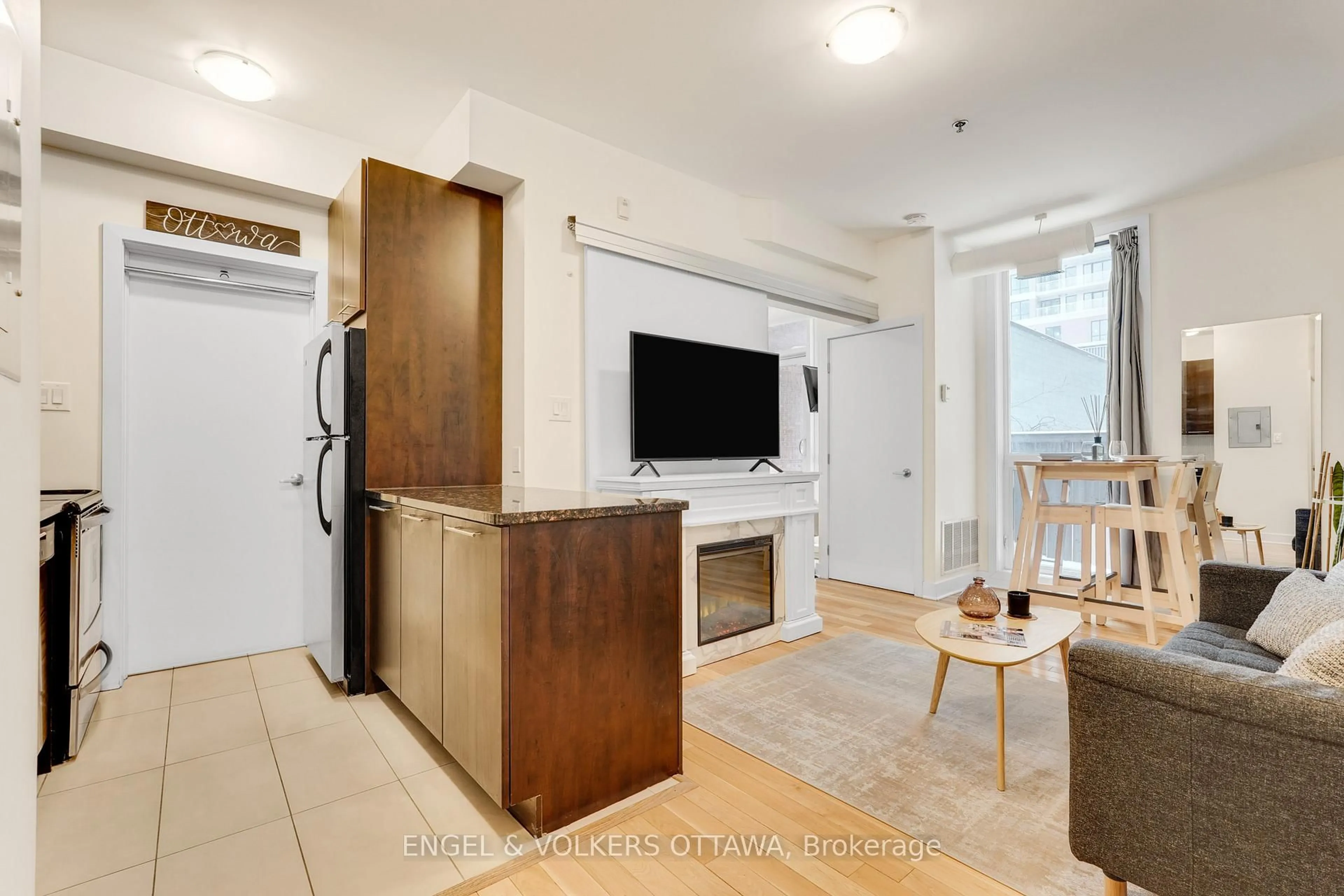 Unknown for 360 Cumberland St #104, Ottawa Ontario K1N 0B1