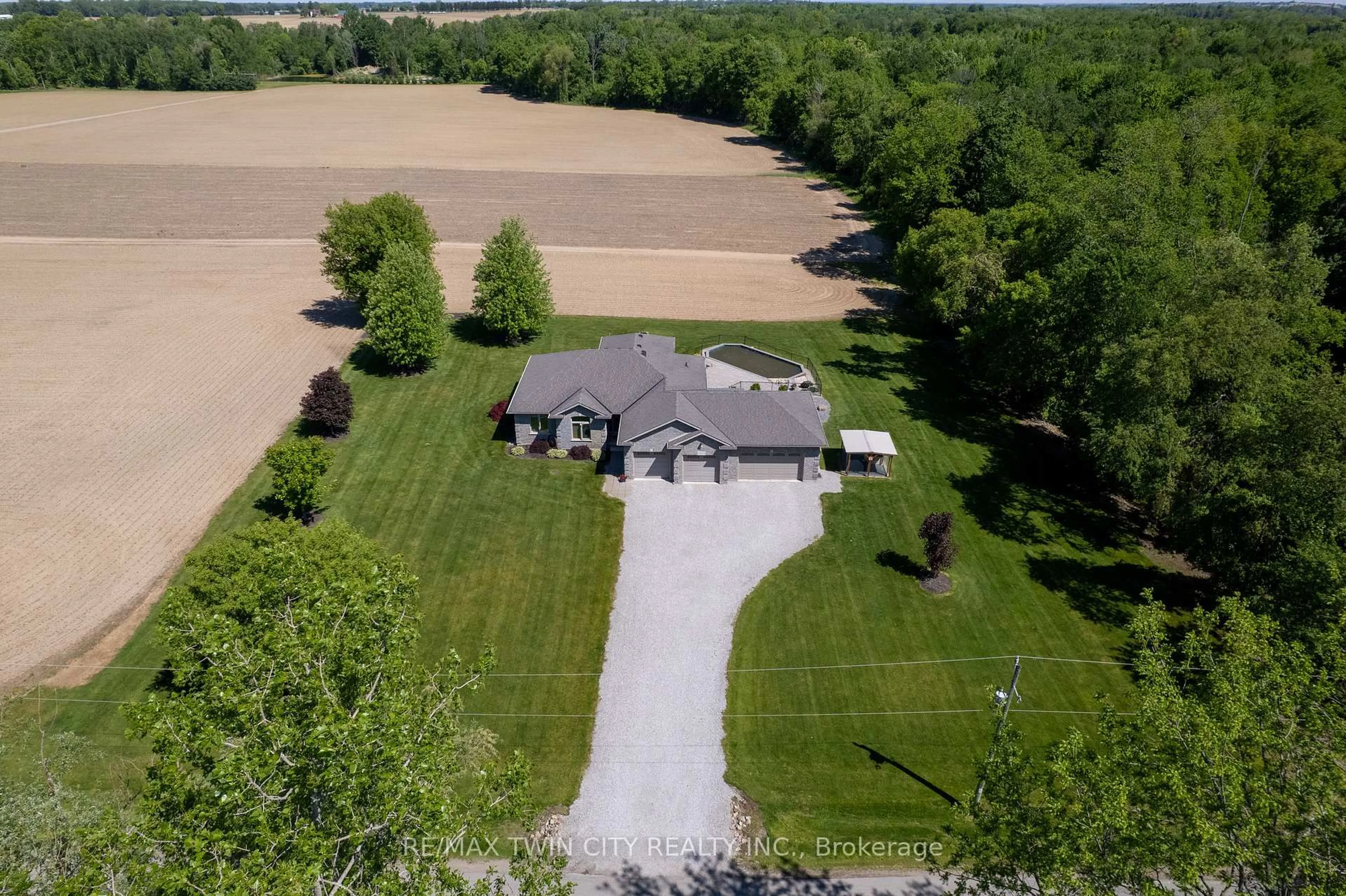 A pic from outside/outdoor area/front of a property/back of a property/a pic from drone, unknown for 1827 WINDHAM RD. 3, Norfolk Ontario N0E 1R0