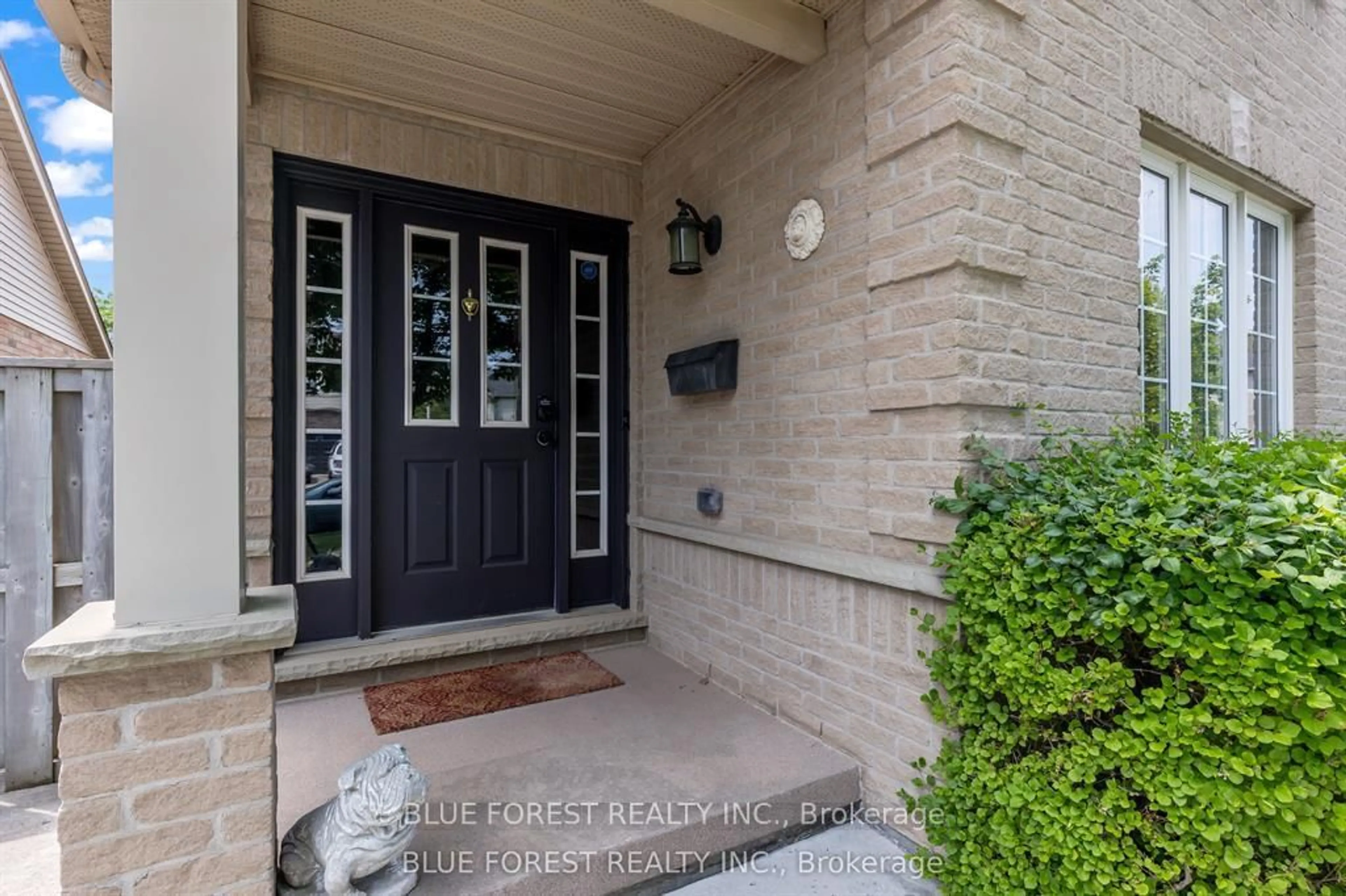 Indoor entryway for 258 South Leaksdale Circ, London South Ontario N6M 1K3