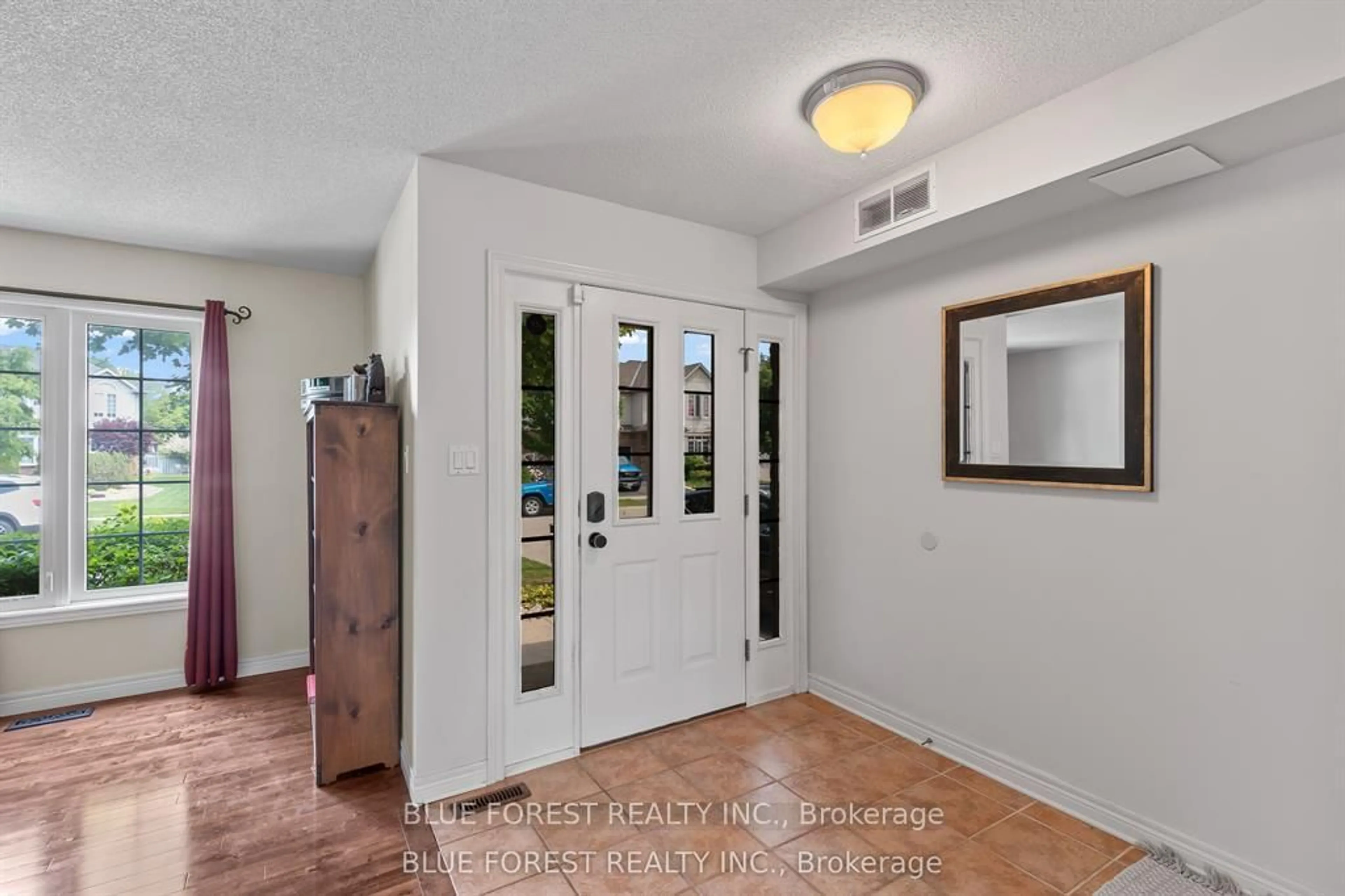 Indoor entryway for 258 South Leaksdale Circ, London South Ontario N6M 1K3