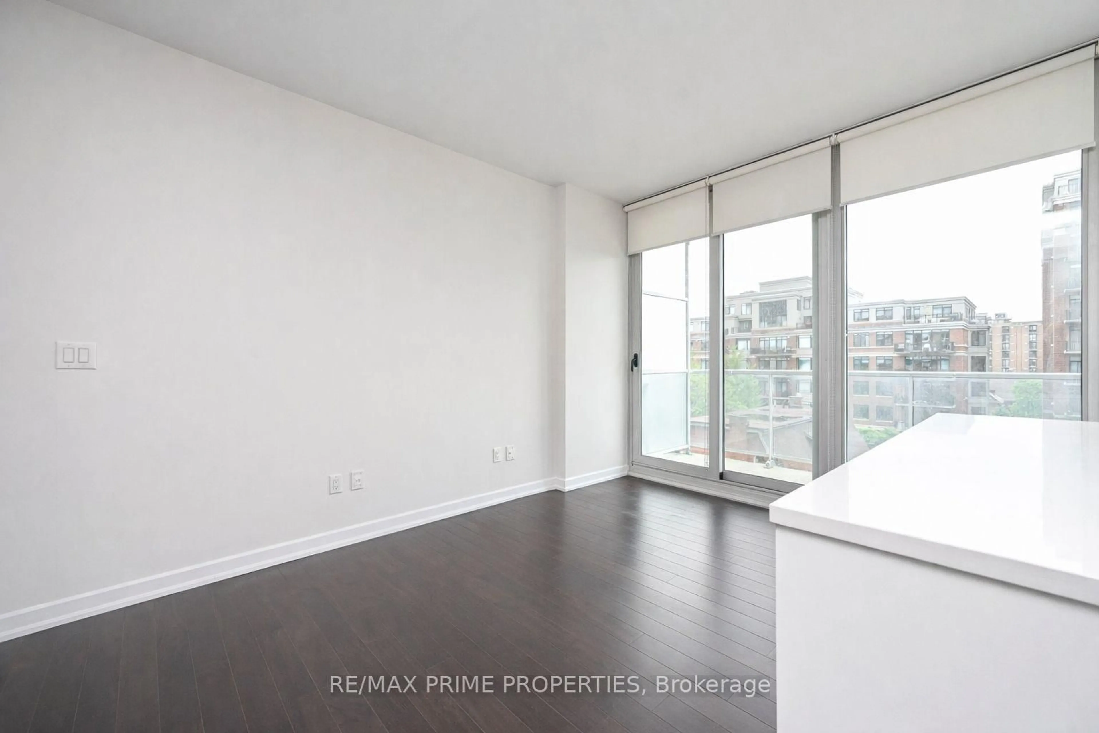 A pic of a room for 300 Lisgar St #506, Ottawa Ontario K2P 0E2