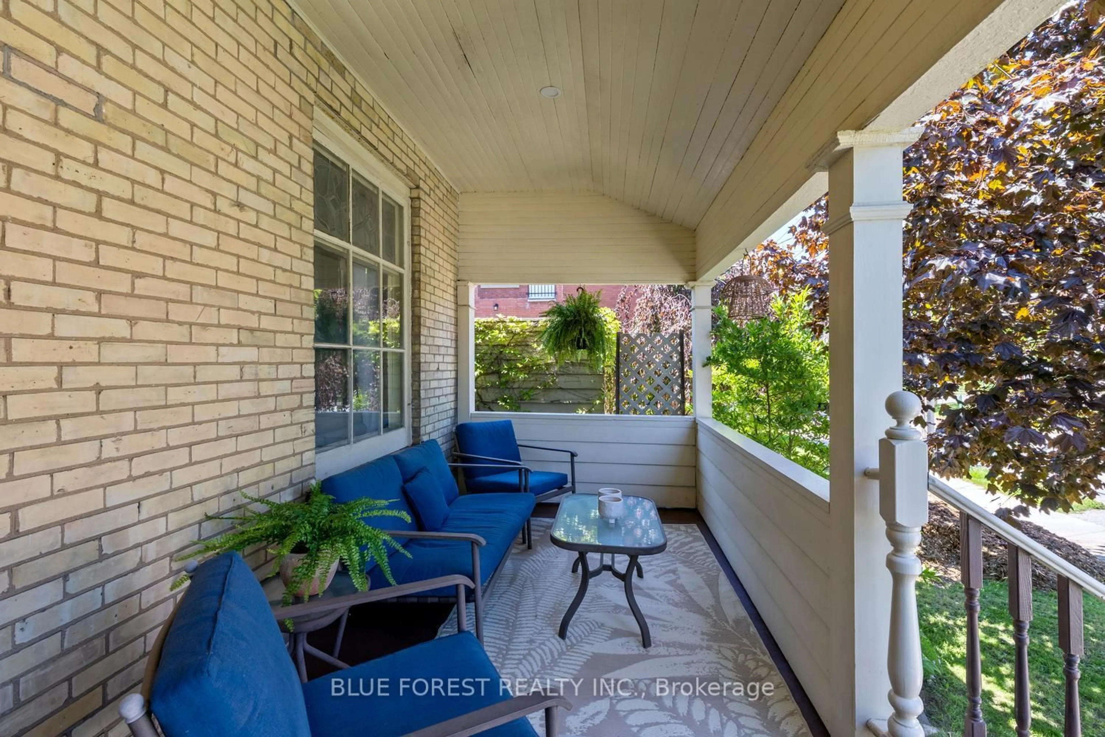Patio, street for 46 Gladstone Ave, St. Thomas Ontario N5R 2L6