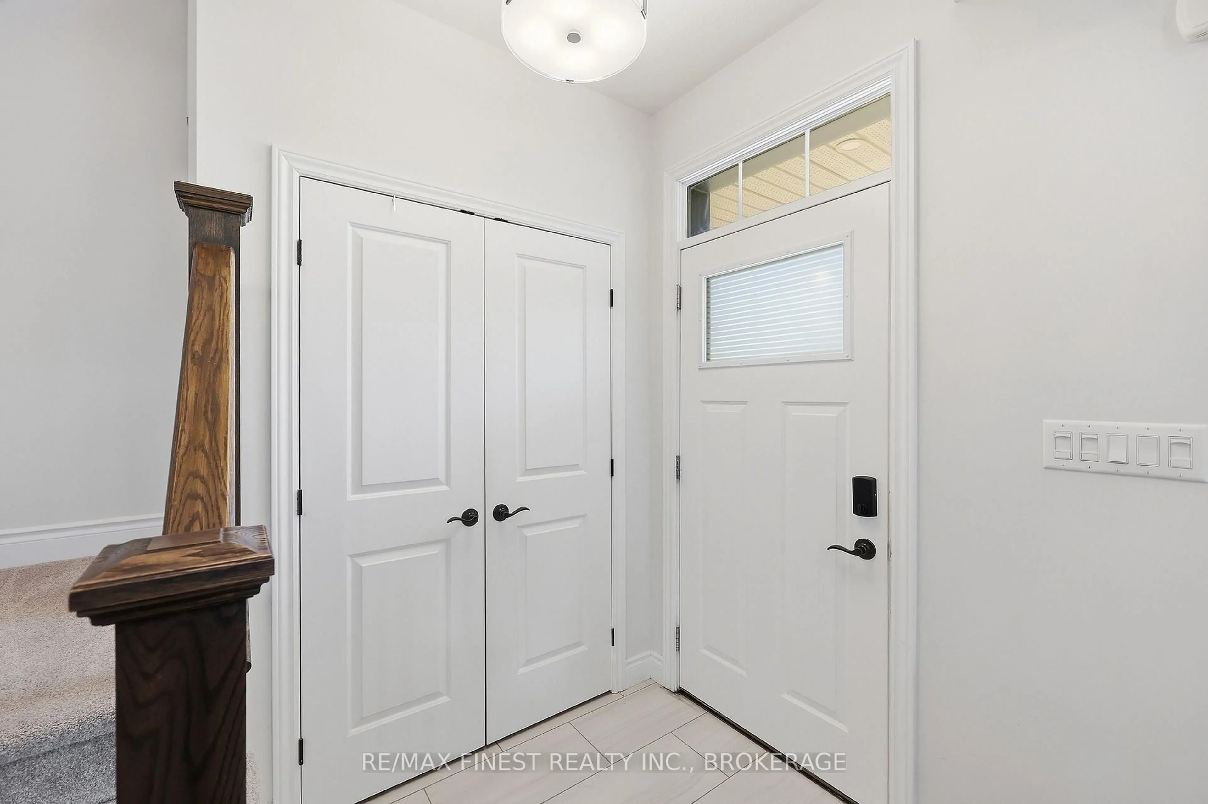 Indoor entryway for 253 Mill Pond Pl, Kingston Ontario K7M 0C9