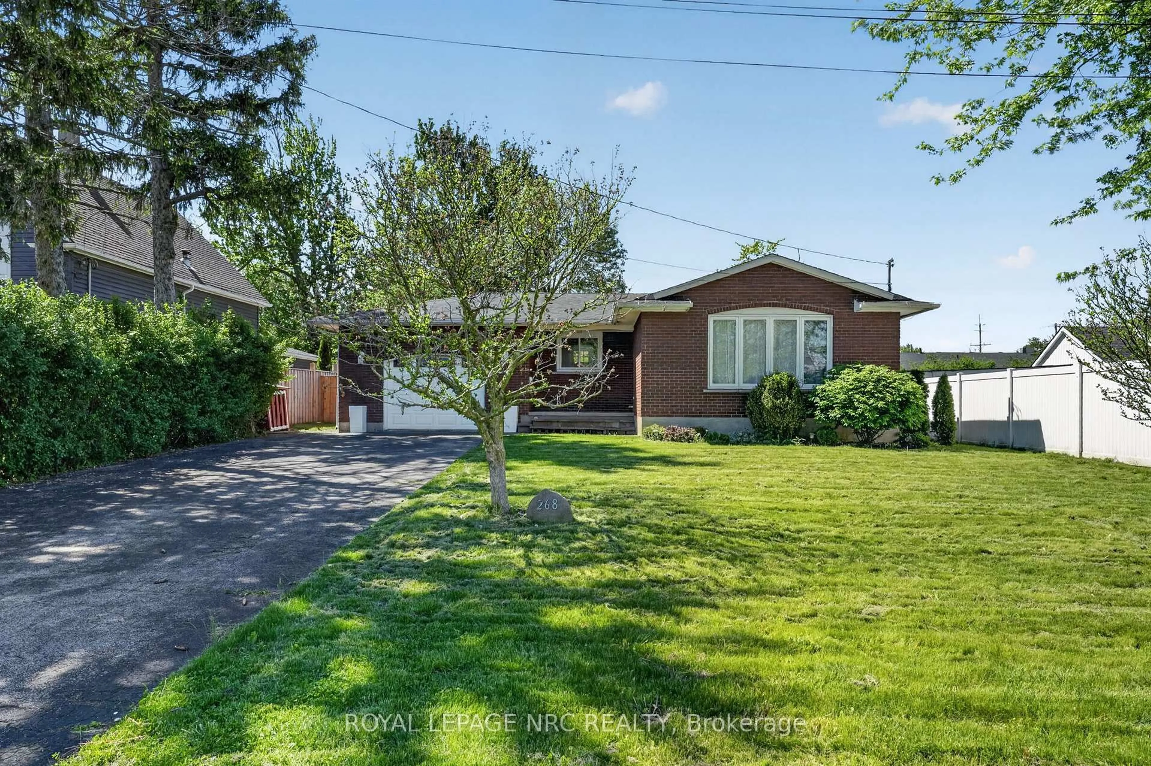 A pic from outside/outdoor area/front of a property/back of a property/a pic from drone, street for 268 Henrietta St, Fort Erie Ontario L2A 2K7