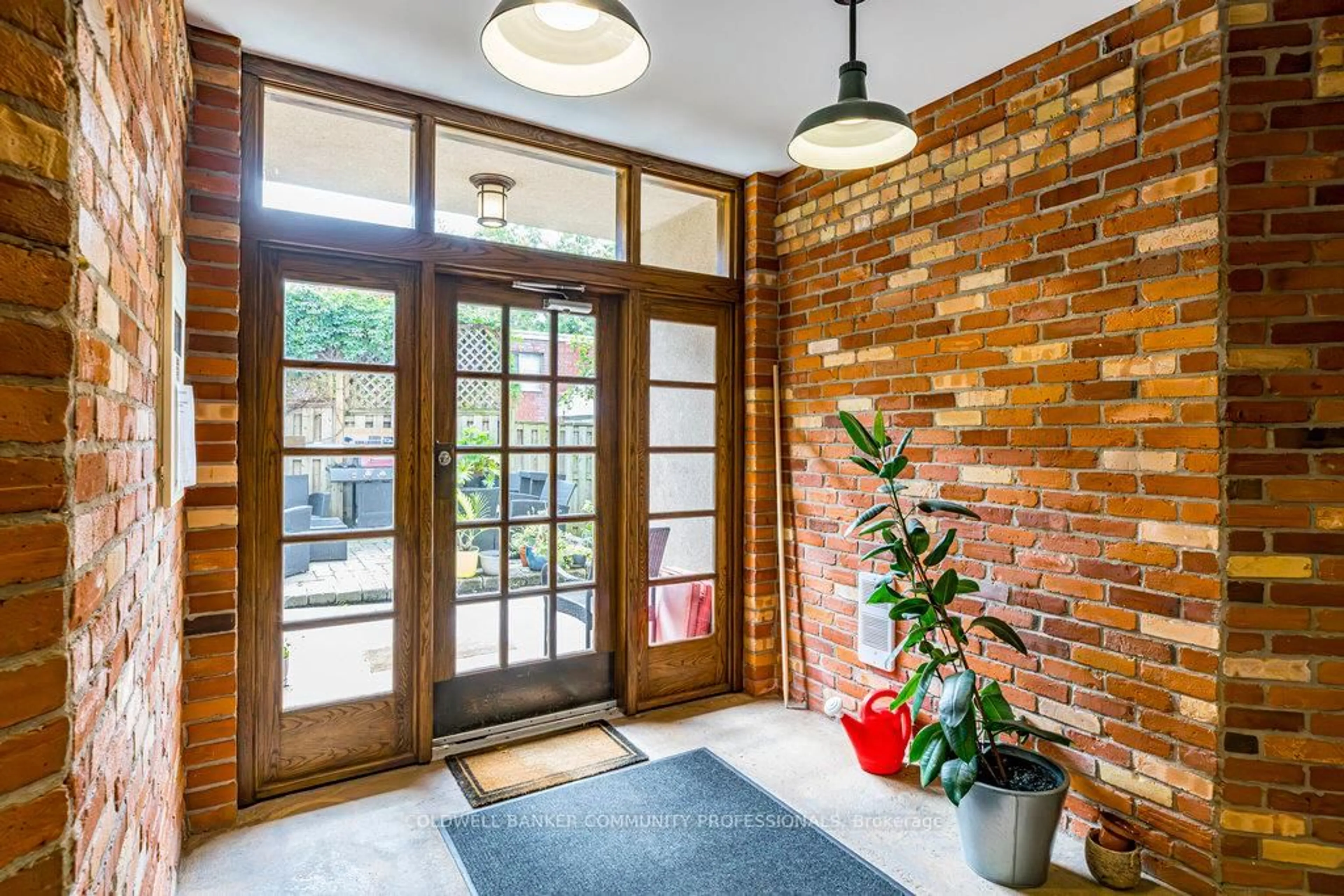 Indoor entryway for 36 Margaret St #44, Hamilton Ontario L8P 4C8