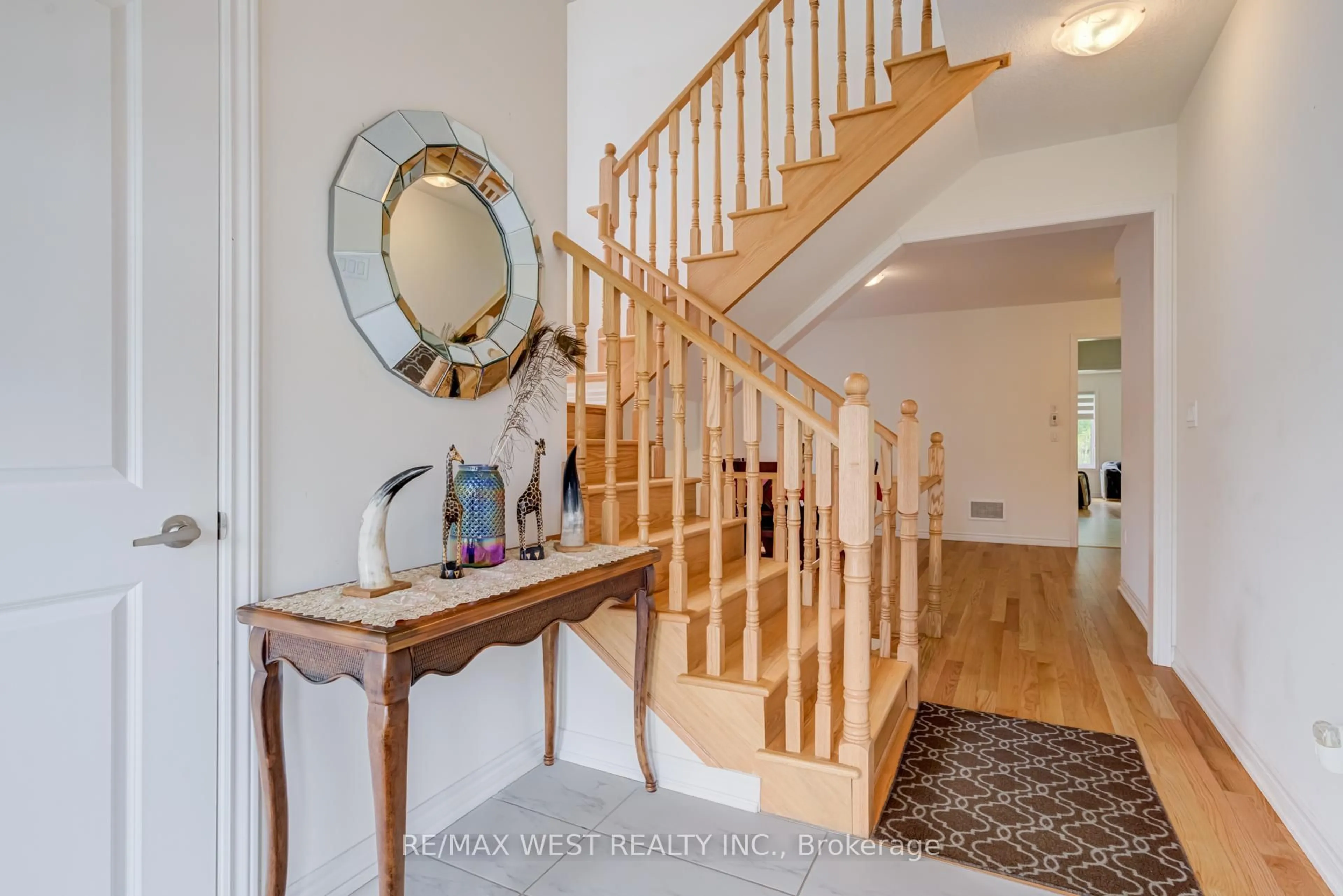 Indoor entryway for 35 Gilham Way, Brant Ontario N3L 0M9