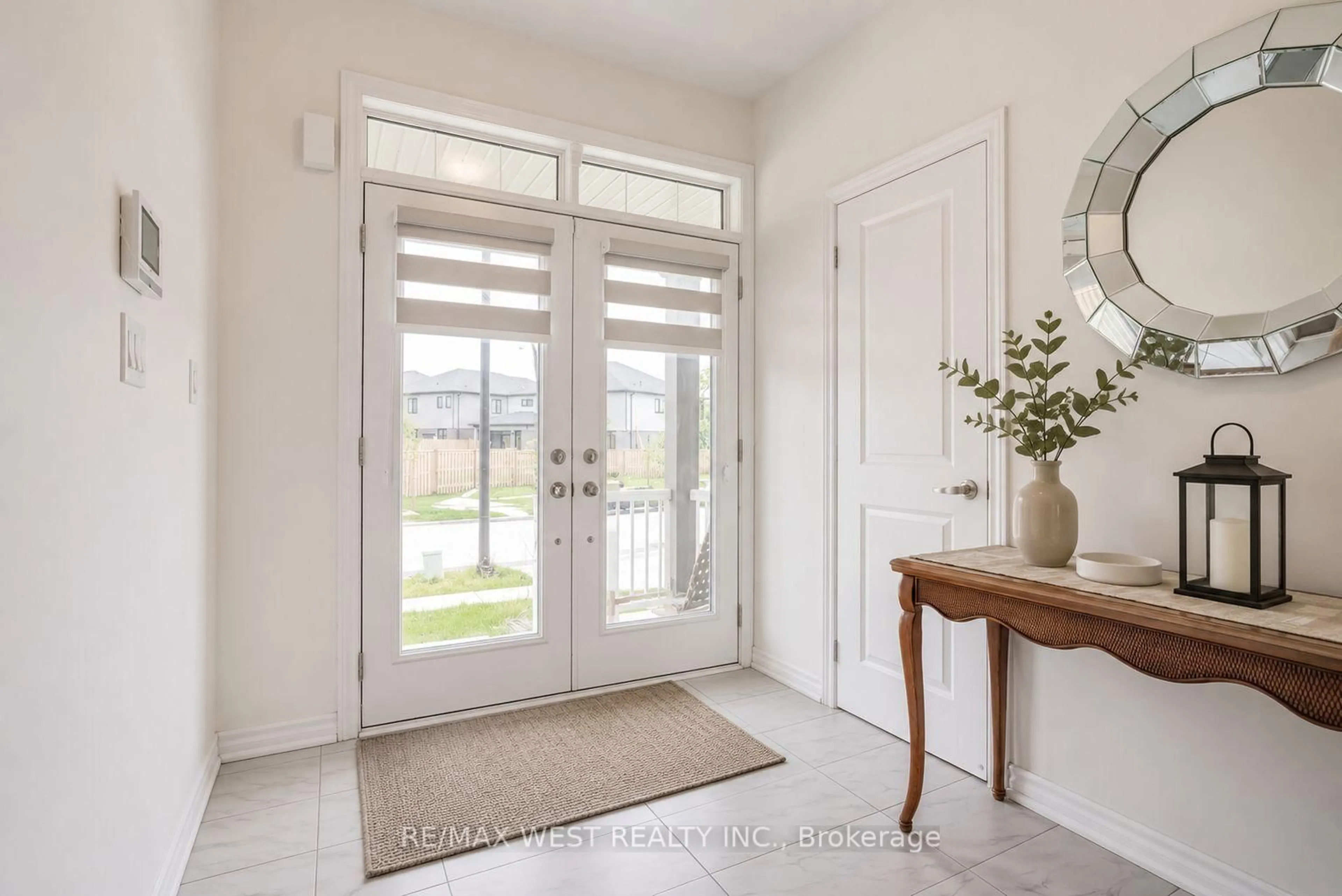 Indoor entryway for 35 Gilham Way, Brant Ontario N3L 0M9