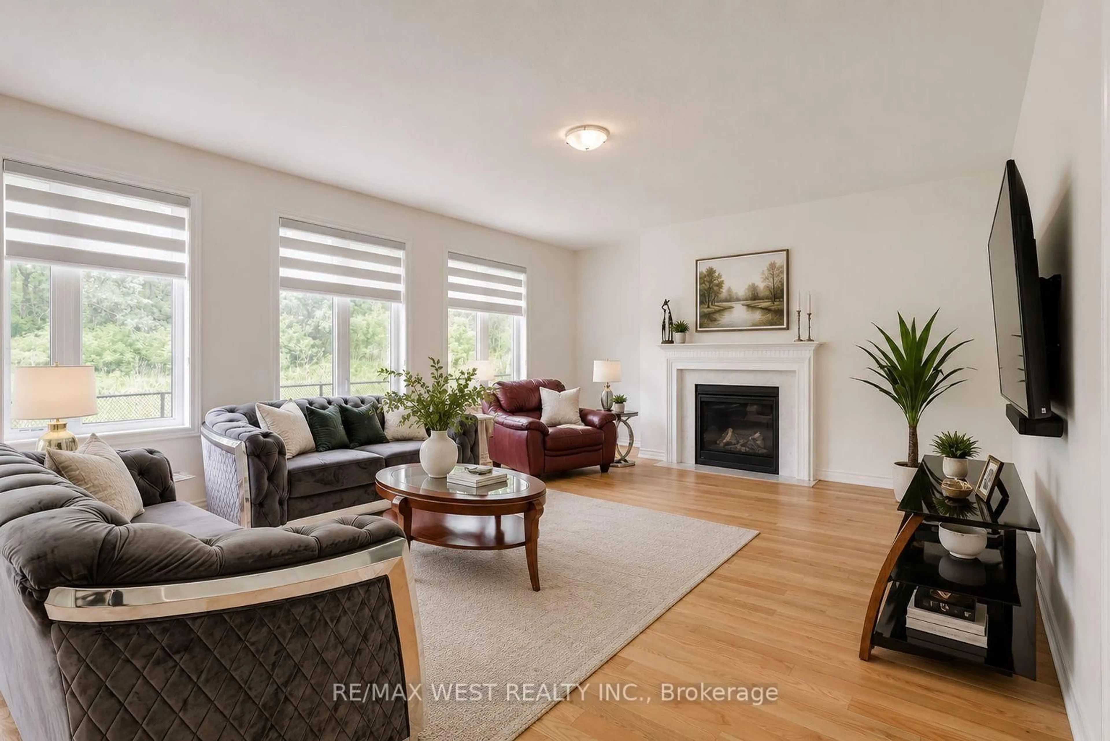 Living room with furniture, unknown for 35 Gilham Way, Brant Ontario N3L 0M9
