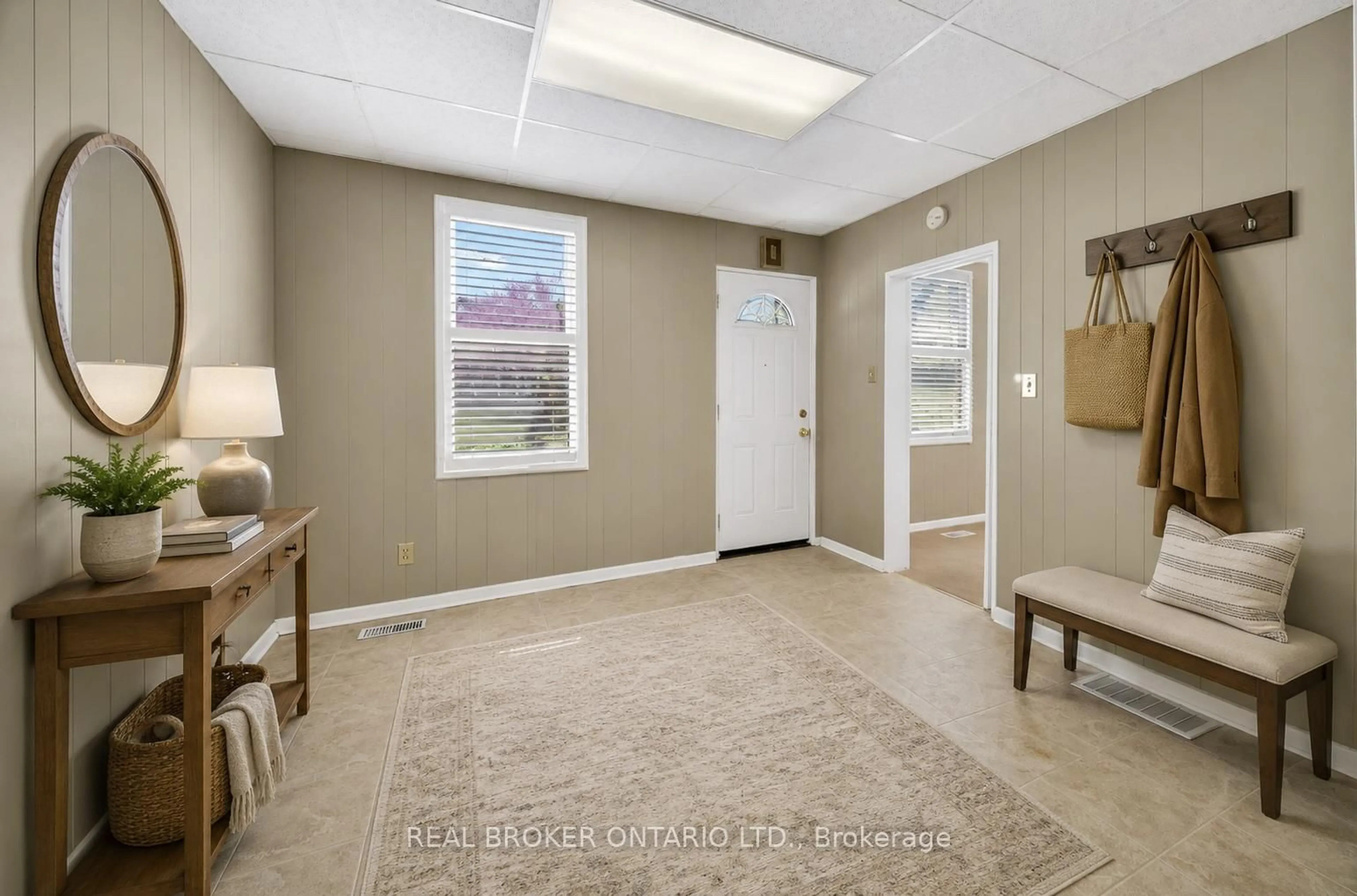 Indoor entryway for 70 Poulette St, Hamilton Ontario L8P 4E2