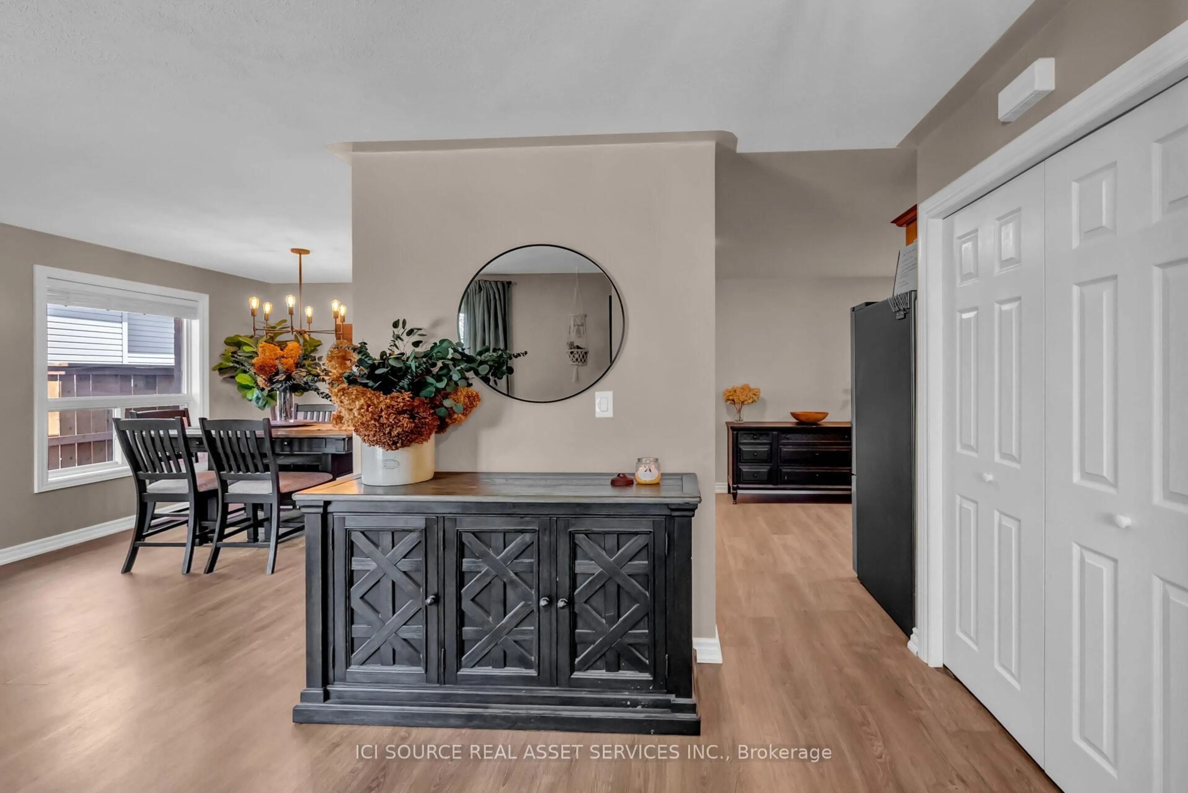 Indoor entryway for 23 Carolinian Pl, Chatham-Kent Ontario N7L 5M7