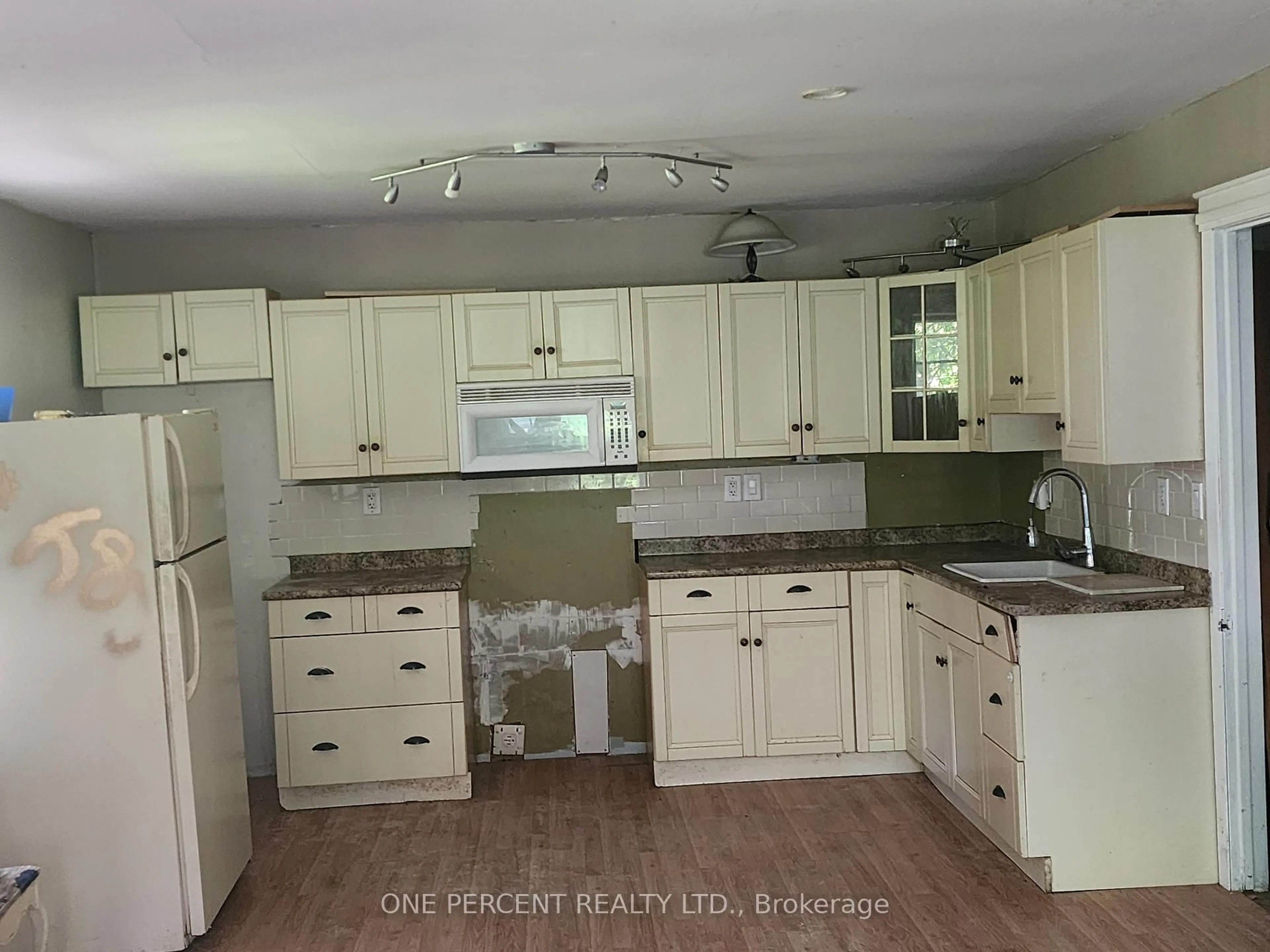 Standard kitchen, unknown for 213 St Lawrence Street East St, Madoc Ontario K0K 2K0