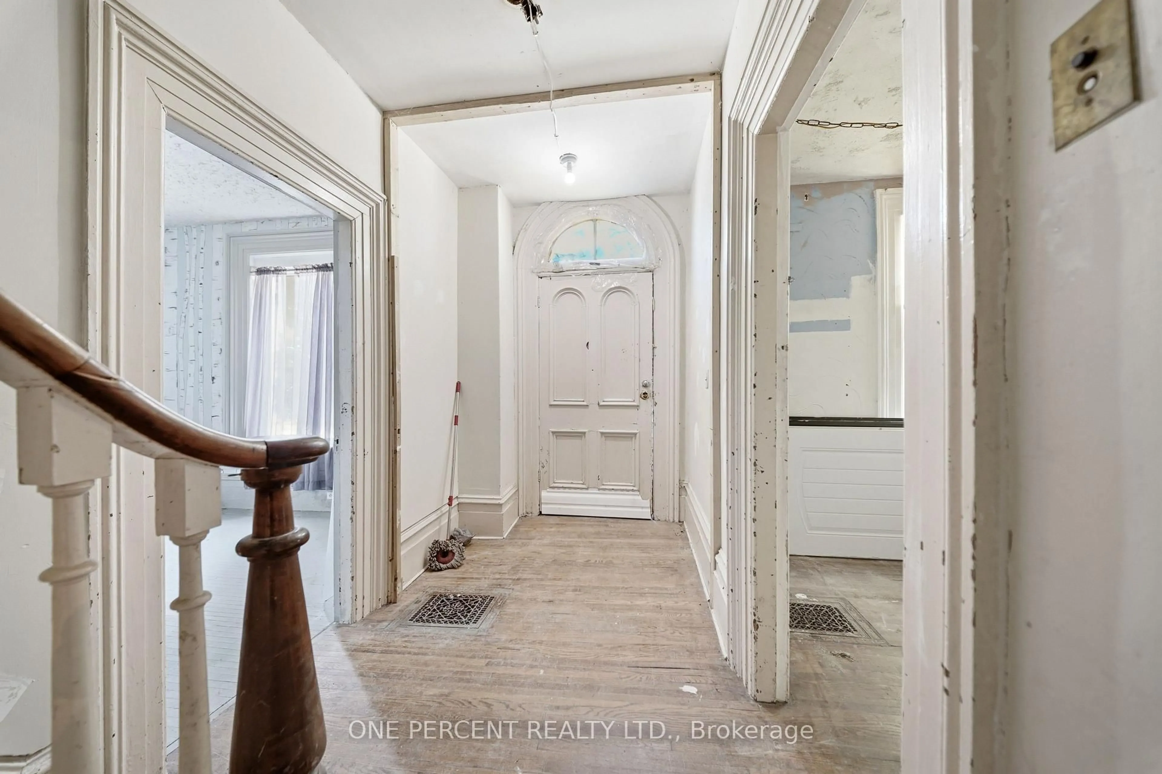Indoor entryway for 213 St Lawrence Street East St, Madoc Ontario K0K 2K0