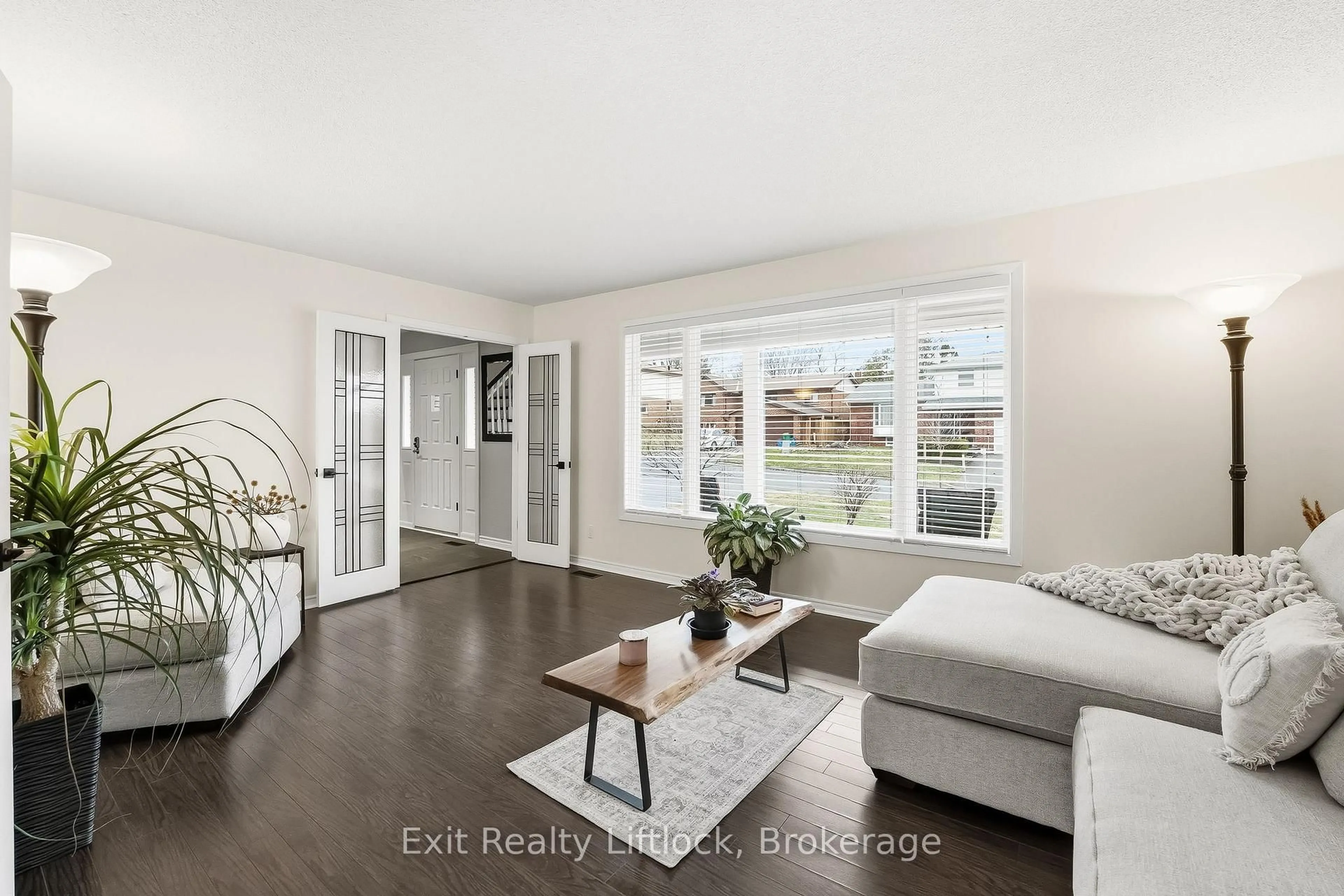 Living room with furniture, unknown for 2285 Lynhaven Rd, Peterborough Ontario K9K 1V5