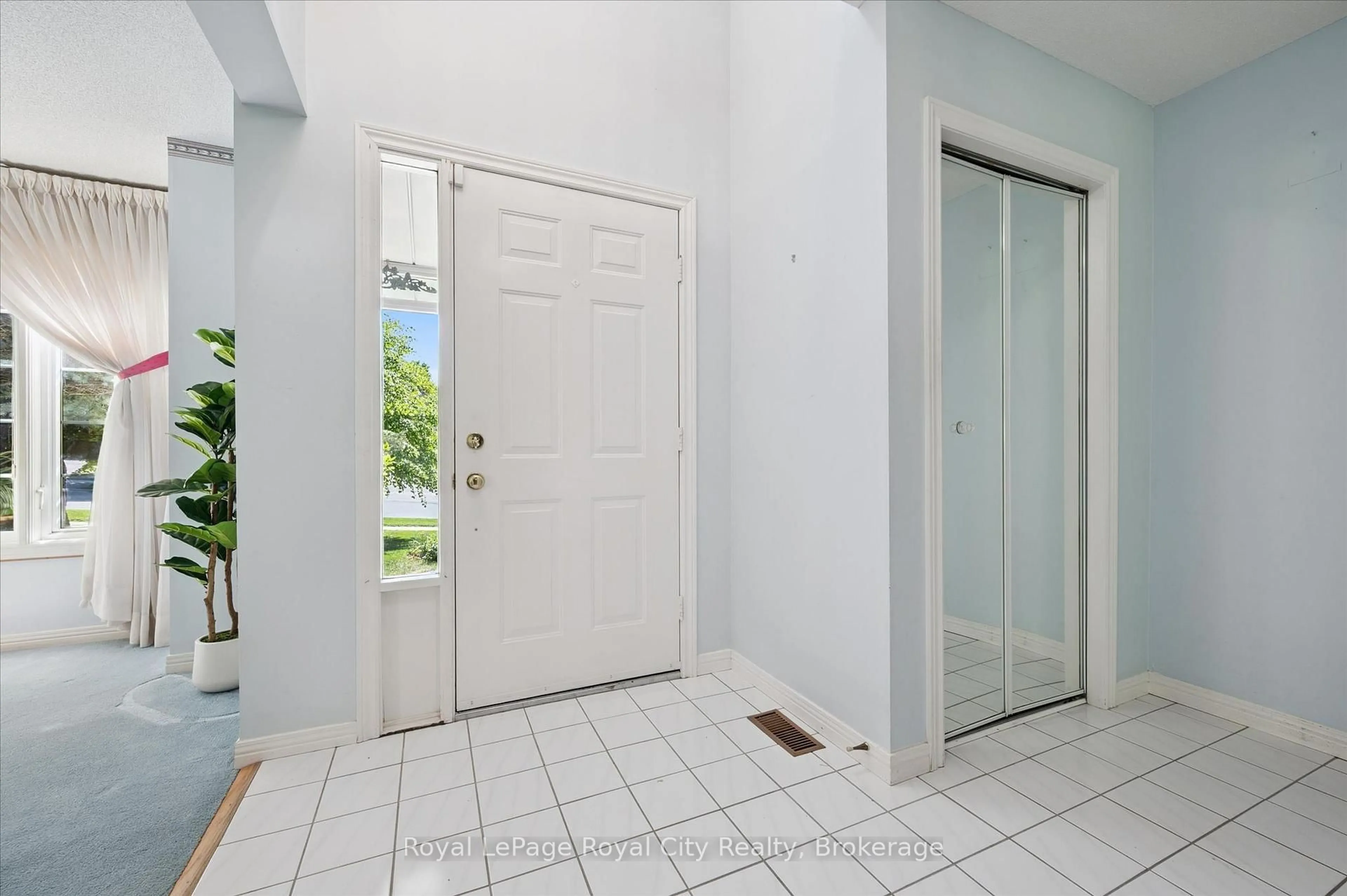 Indoor entryway for 539 Harvey St, Centre Wellington Ontario N1M 3K2