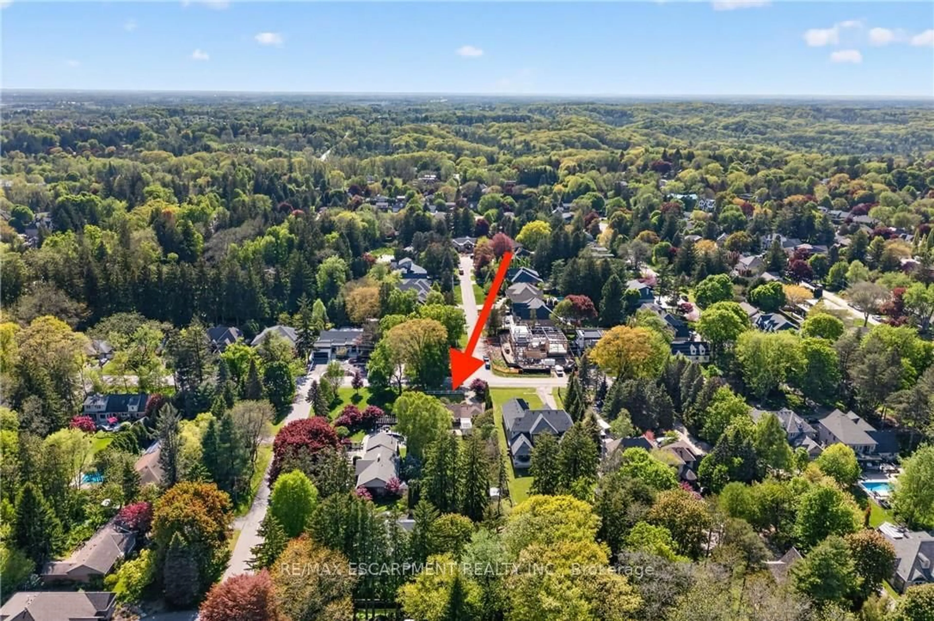 A pic from outside/outdoor area/front of a property/back of a property/a pic from drone, unknown for 53 LOVERS Lane, Hamilton Ontario L9G 1G5