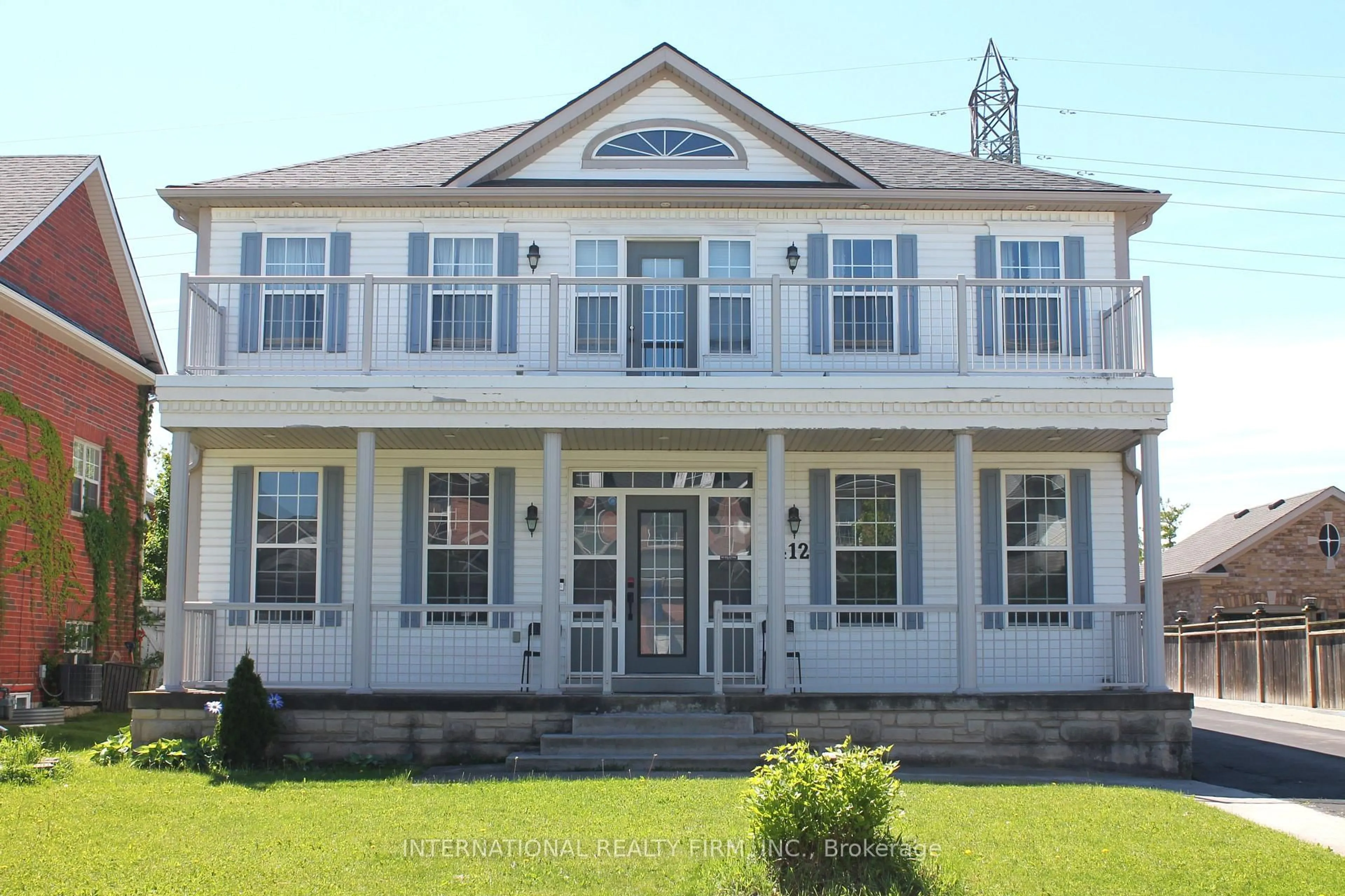 Home with vinyl exterior material, building for 412 Wright Cres, Niagara-on-the-Lake Ontario L0S 1J0