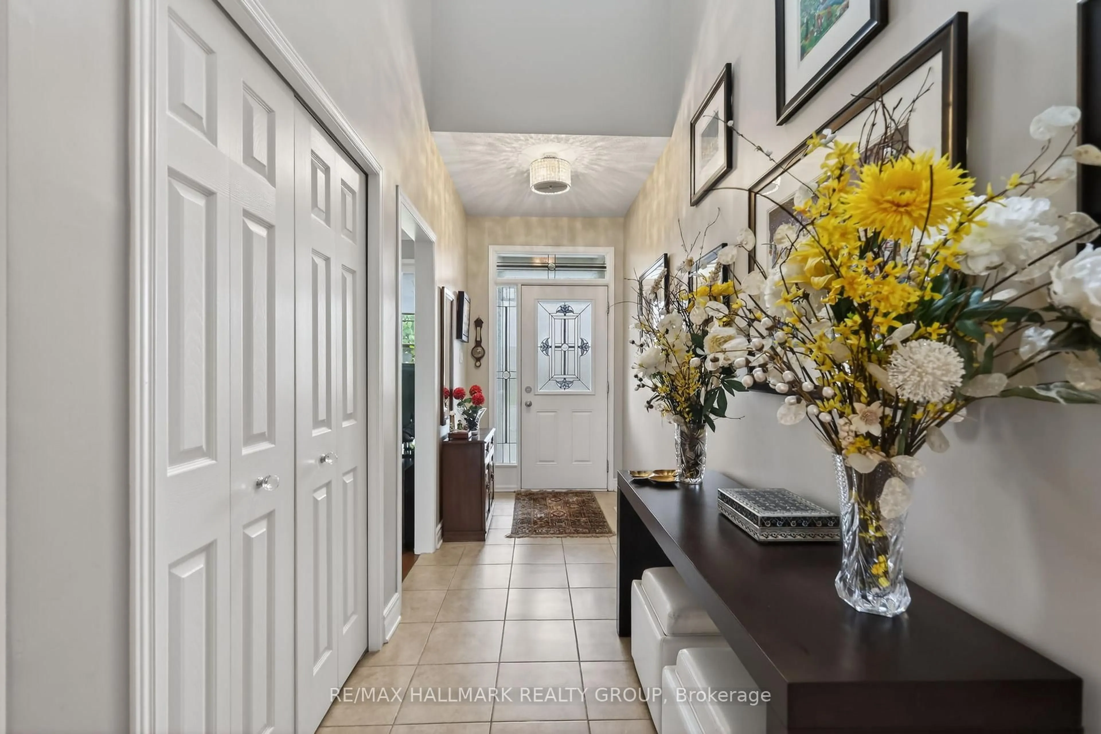 Indoor entryway for 912 Eastboro Ave, Orleans Ontario K1W 0G4