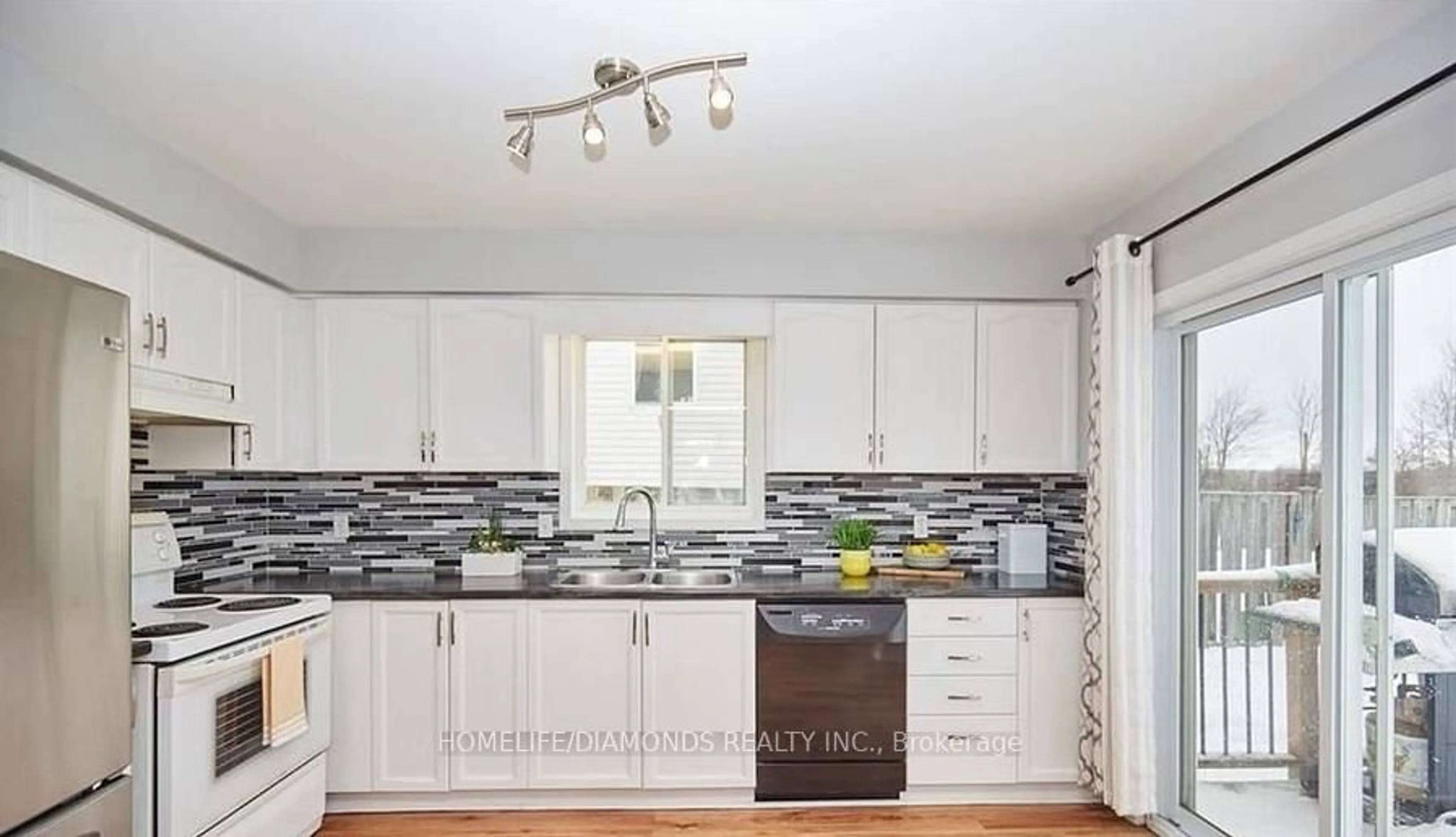 Unknown for 32 WOODLAND Dr, Welland Ontario L3C 7C9