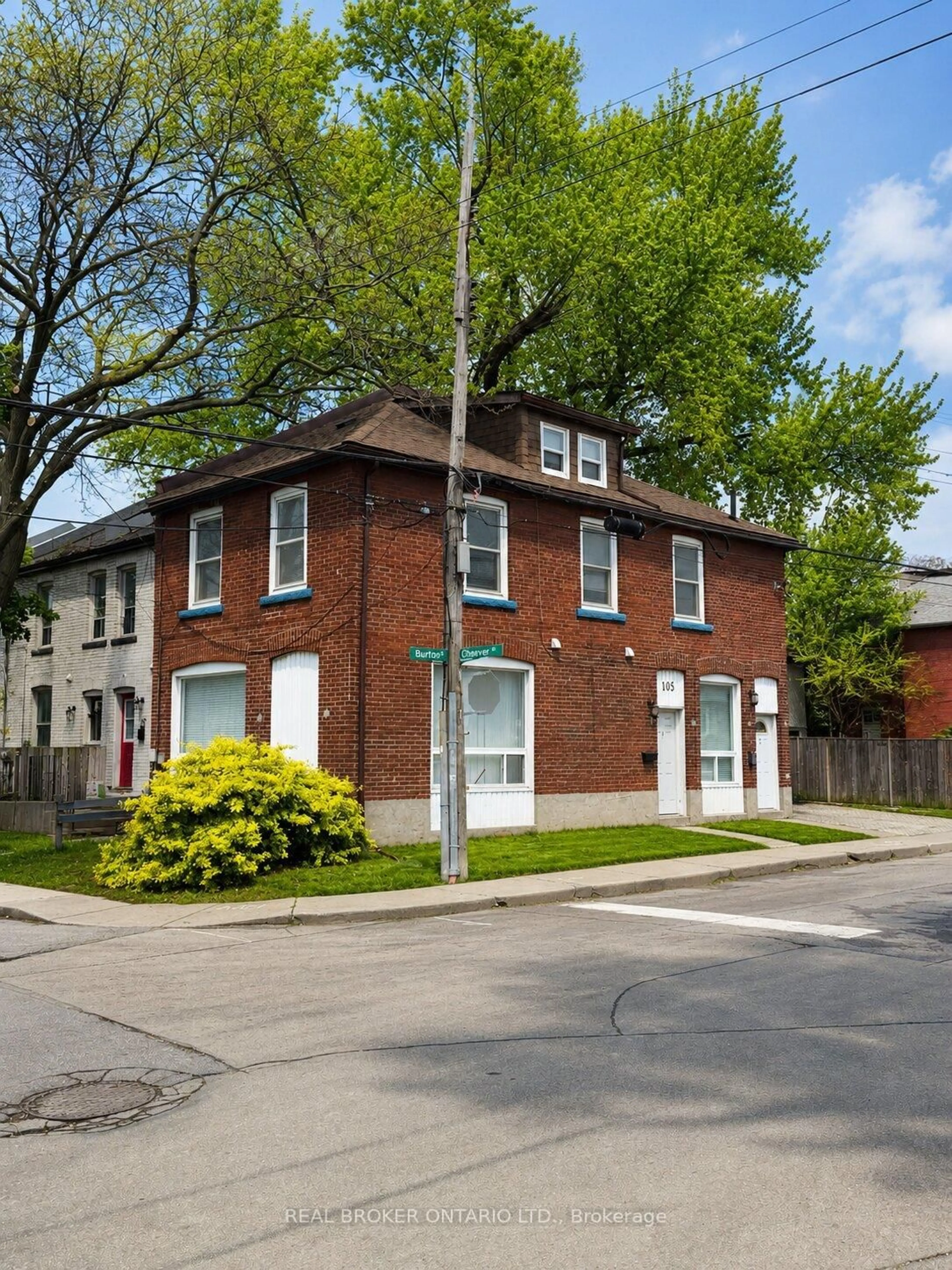 Home with brick exterior material, street for 105 Cheever St, Hamilton Ontario L8L 5R8
